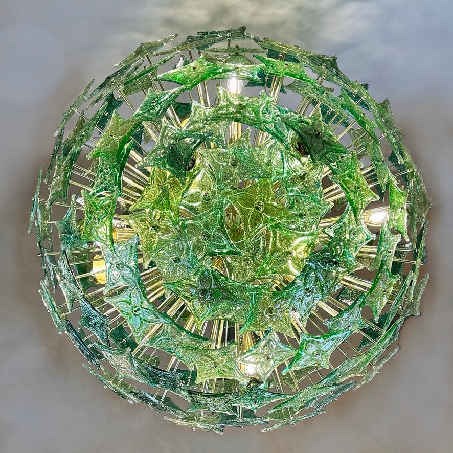 Late 20th Century Green Flowers Murano Art Glass & Brass Sputnik Chandelier  In Good Condition For Sale In Firenze, Tuscany
