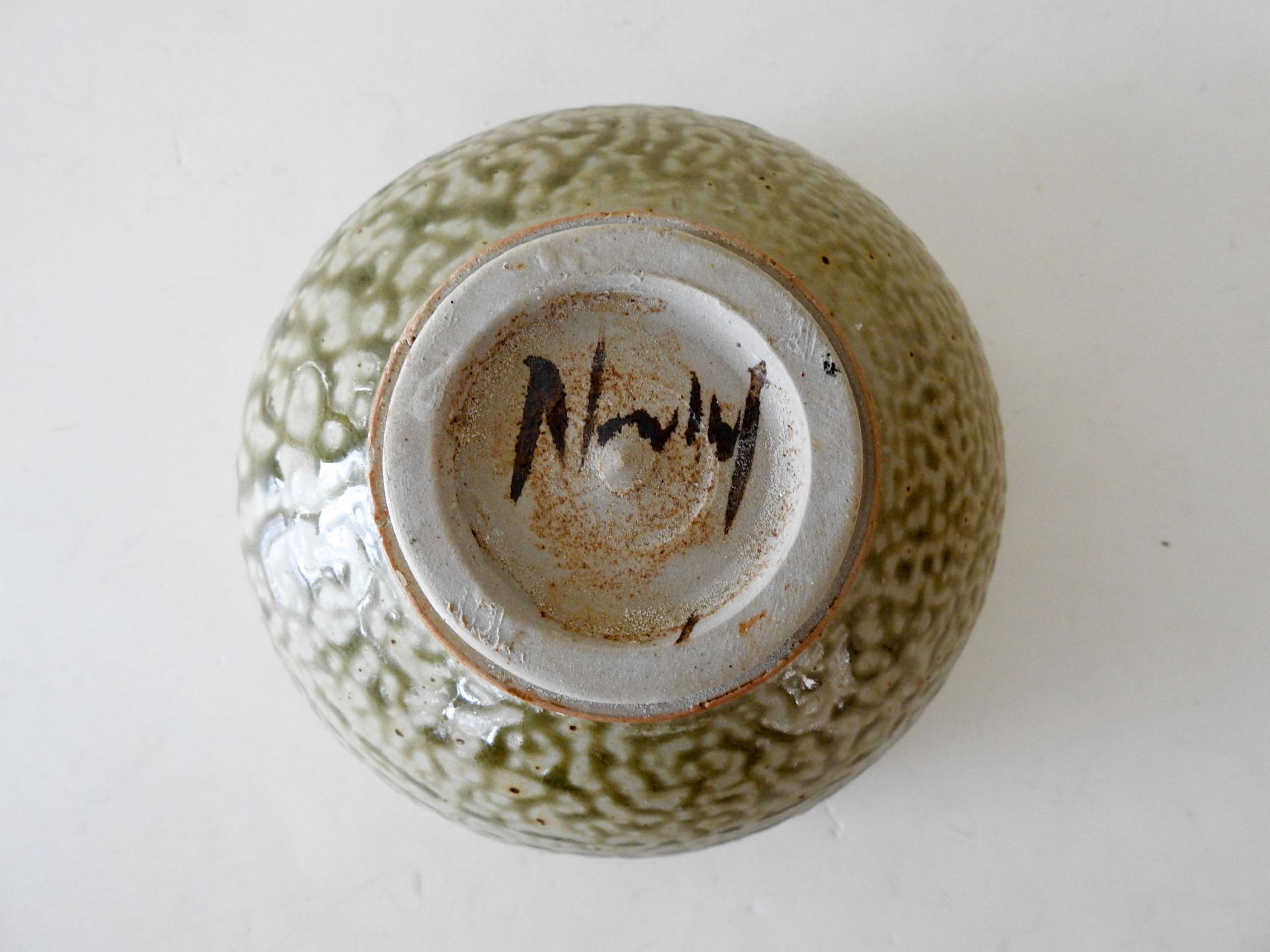 Mid-Century Modern Bol en poterie à glaçure au sel et à vert de la fin du 20e siècle en vente