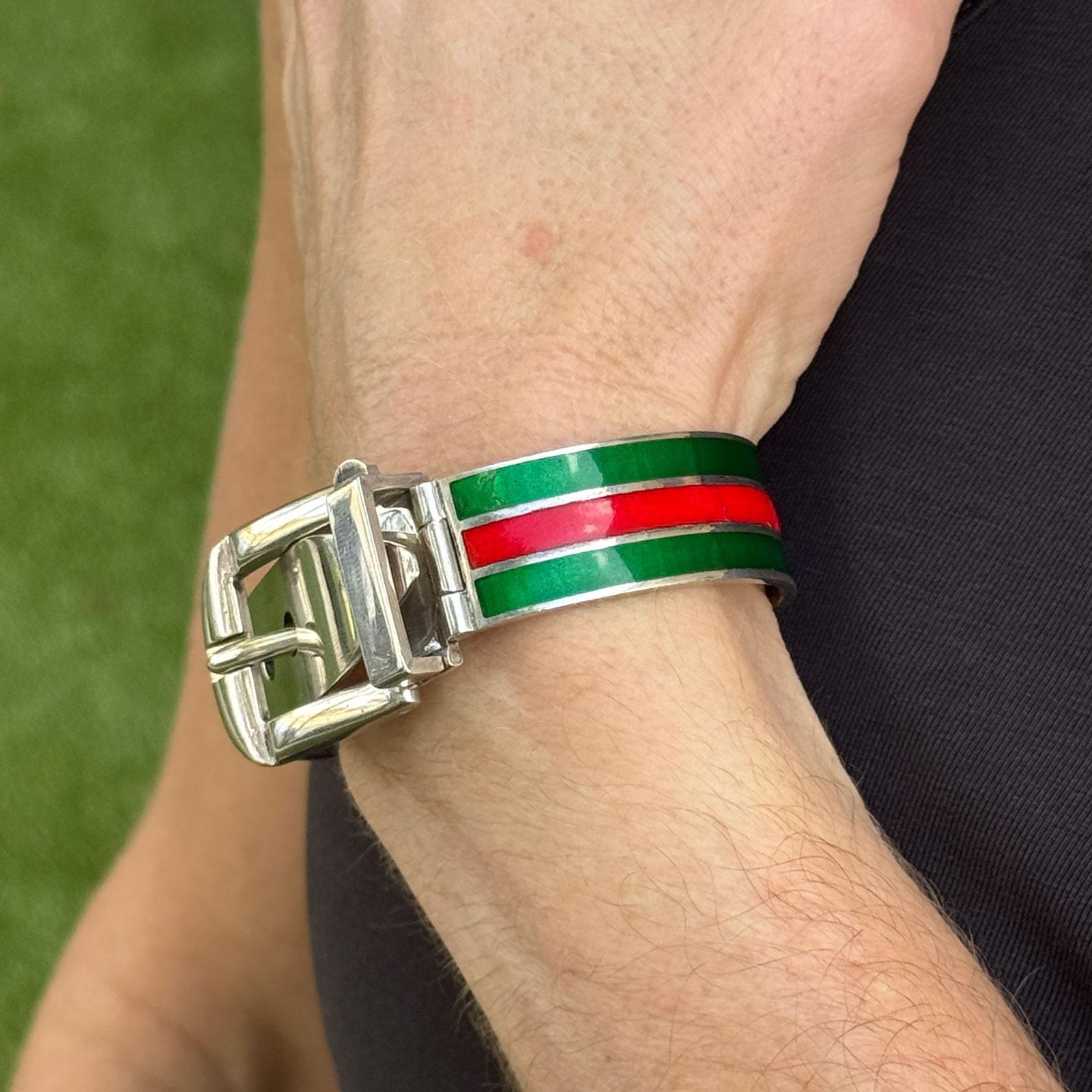 Late 20th Century Gucci Sterling Silver Enamel Hinged Buckle Bangle Bracelet In Good Condition For Sale In Boca Raton, FL