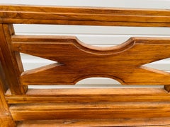 Banc de décoration en teck sculpté à la main à la fin du 20e siècle.