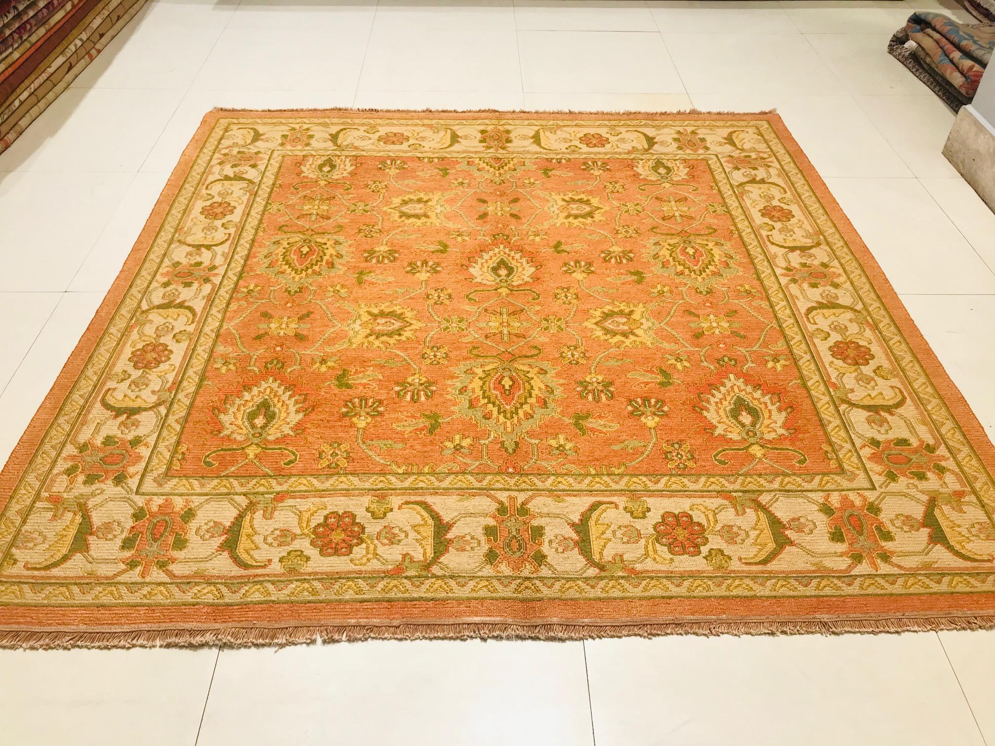 Late 20th Century Hand Knotted Indian Rug with Orange and Beige of 1980s In Distressed Condition For Sale In Valencia, Spain