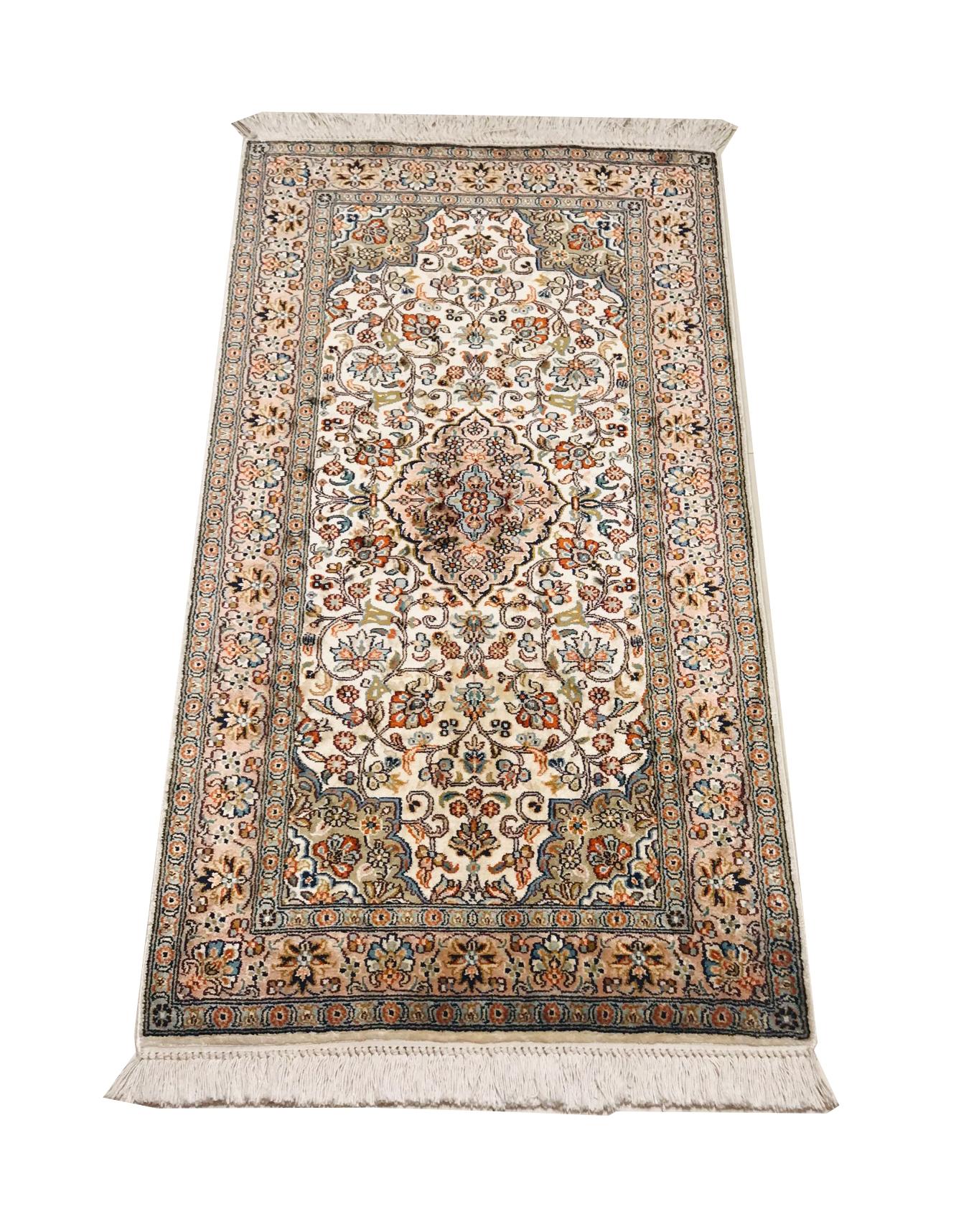 The rugs are from the 1970s, hand knotted with silk.
This set of carpet has geometric drawings, gives off a combination of soft colors such as red and beige that makes it a perfect piece to decorate a corner of our home.