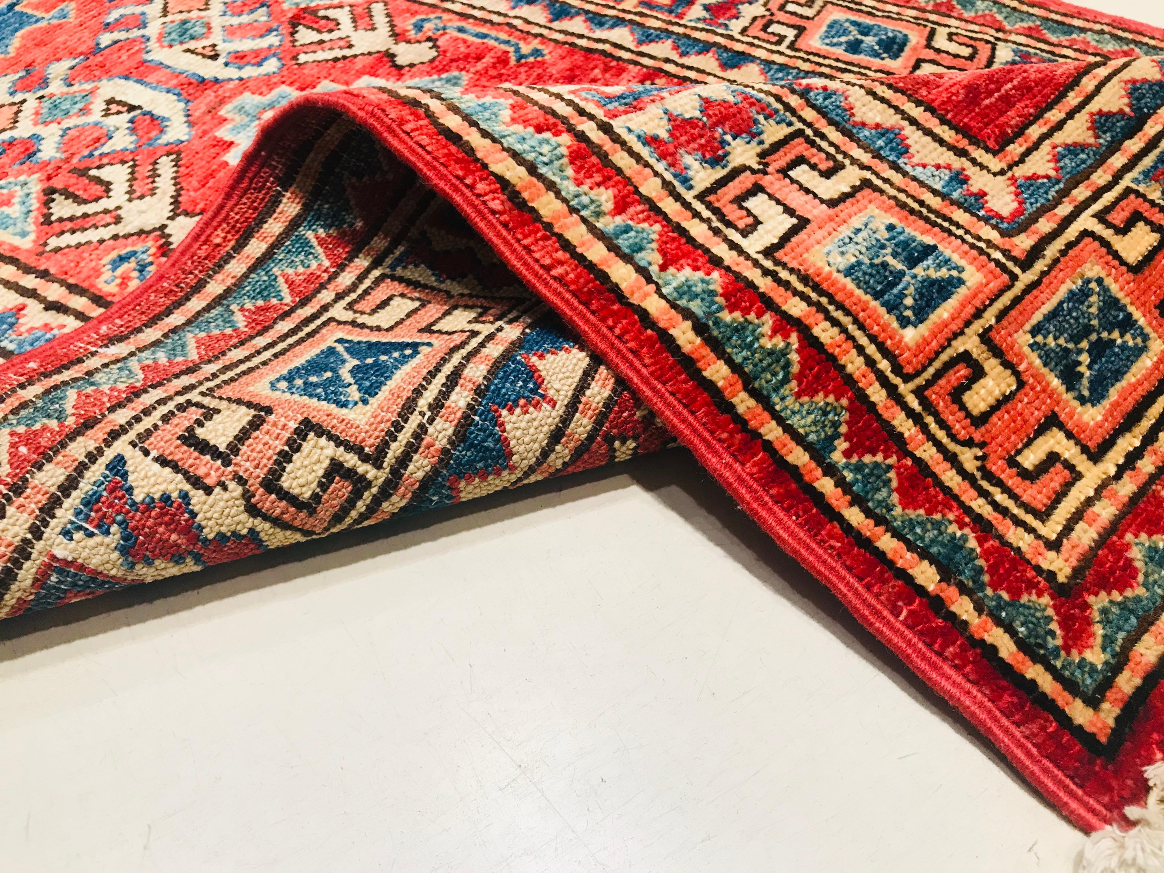 Late 20th Century Hand Knotted Afghan Rug with Wool in Red In Distressed Condition For Sale In Valencia, Spain