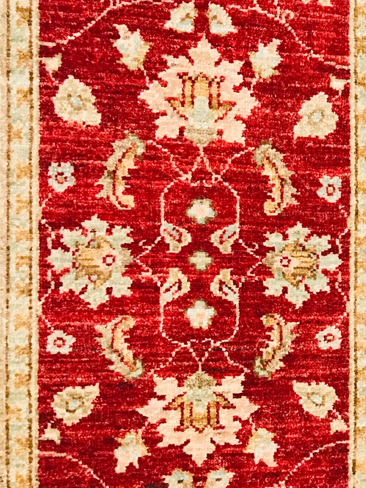 Hand-Knotted Late 20th Century Hand Knotted Rug with Wool in Beige and Red of 1980s For Sale