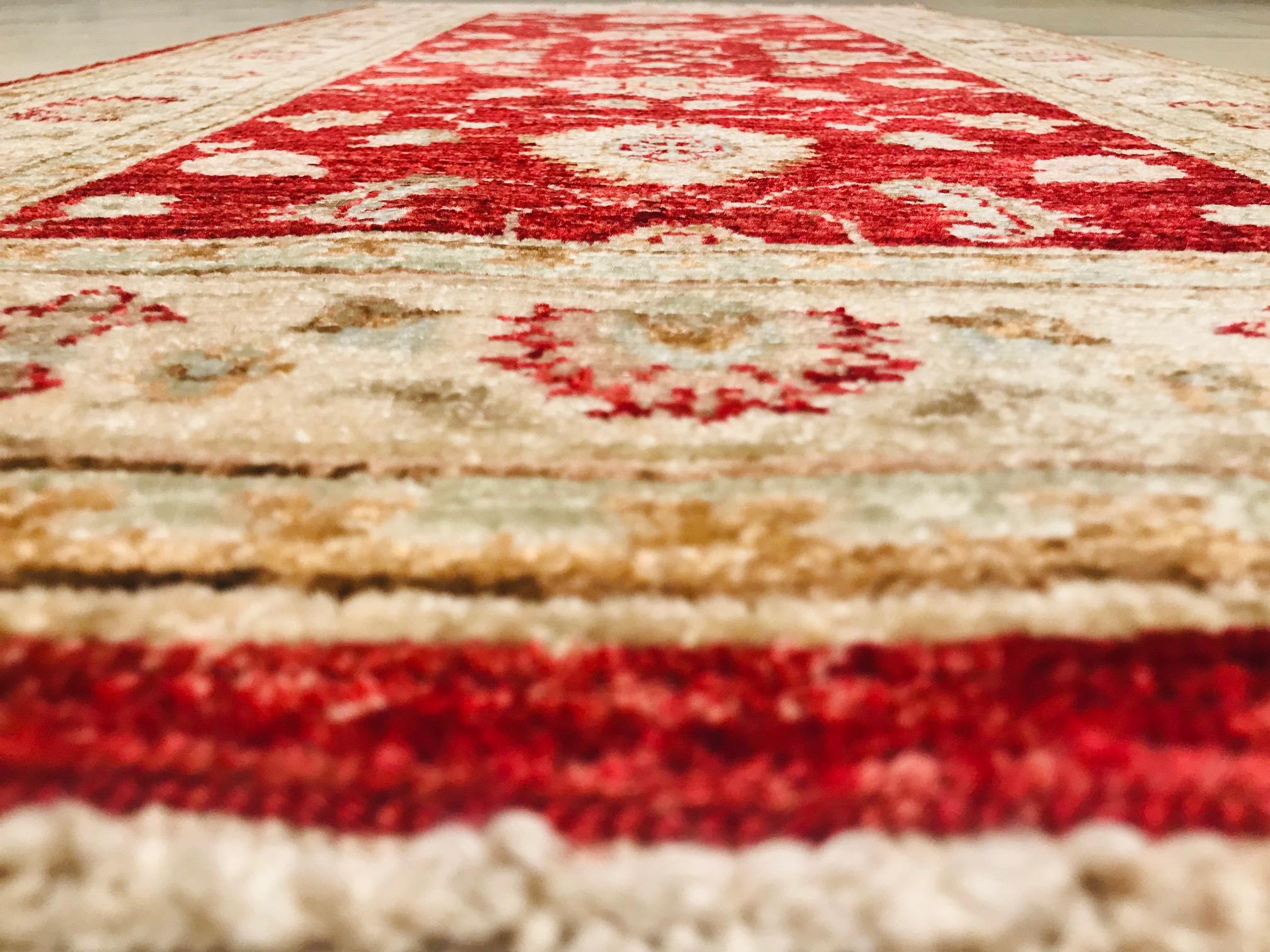 Late 20th Century Hand Knotted Rug with Wool in Beige and Red of 1980s For Sale 1