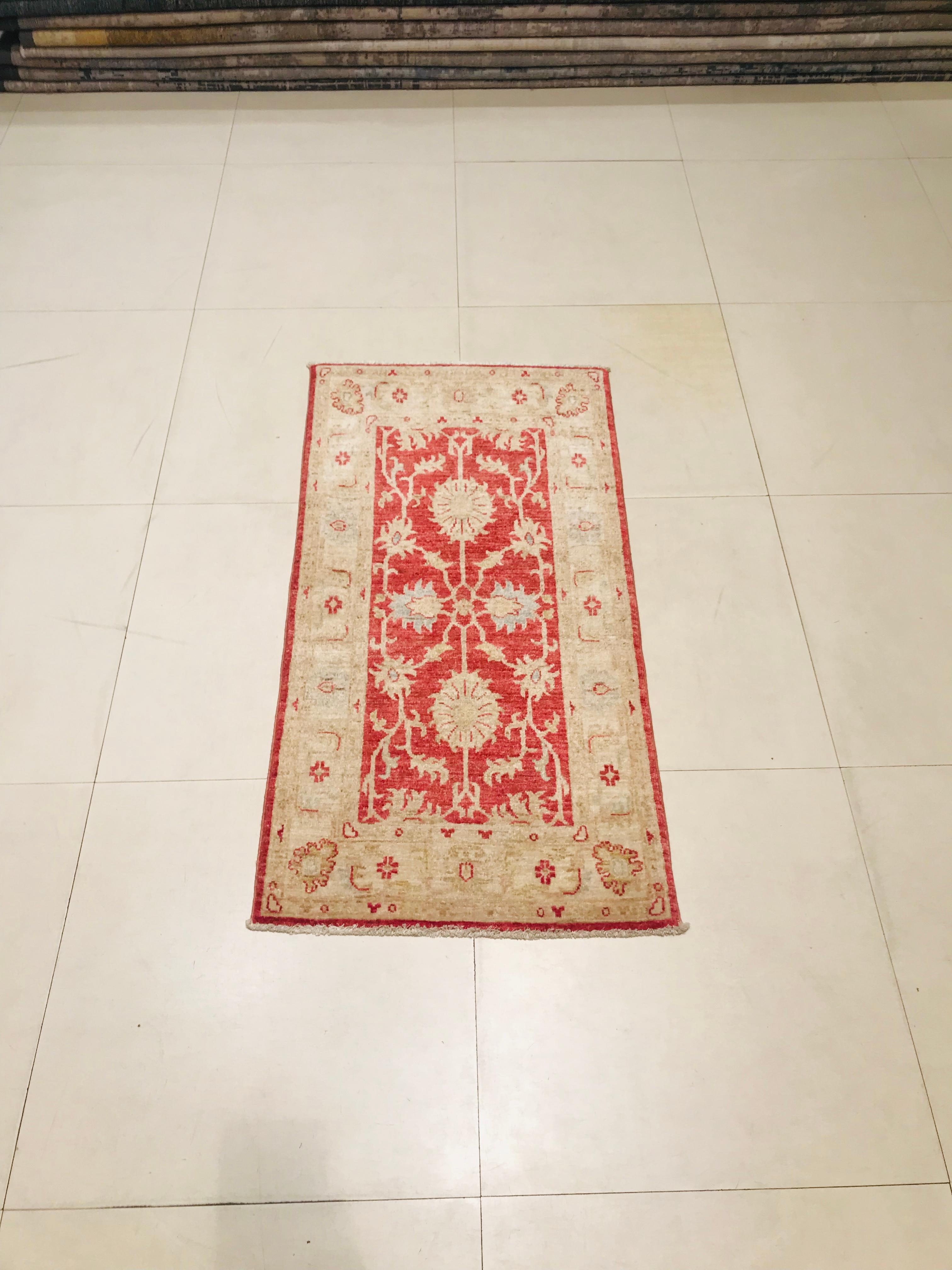 Late 20th Century Hand Knotted Rug with Wool in Red and Beige of 1980s For Sale 4