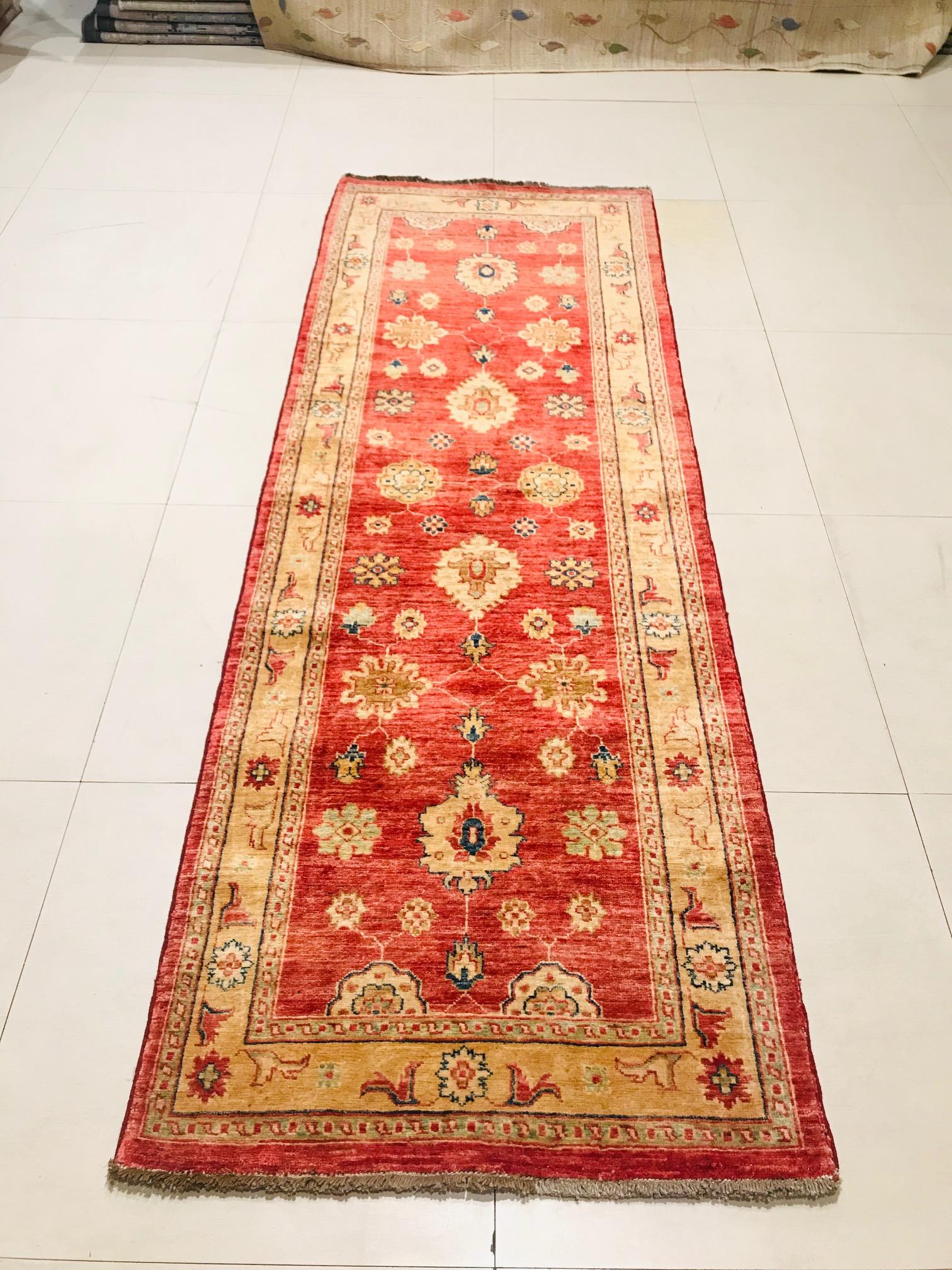 Late 20th Century Hand Knotted Rug with Wool in Red and Beige of 1980s For Sale 6