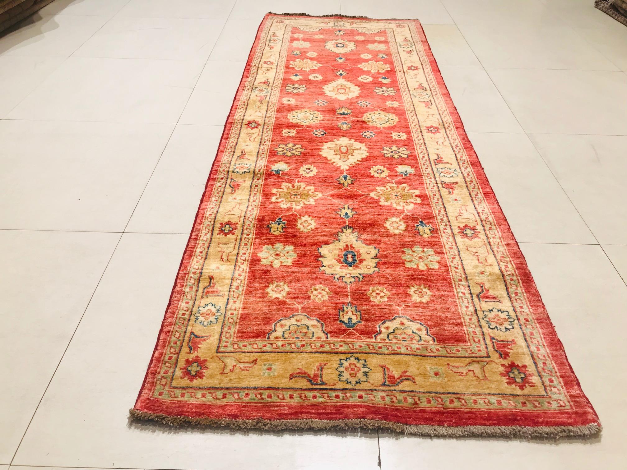 Late 20th Century Hand Knotted Rug with Wool in Red and Beige of 1980s For Sale 7