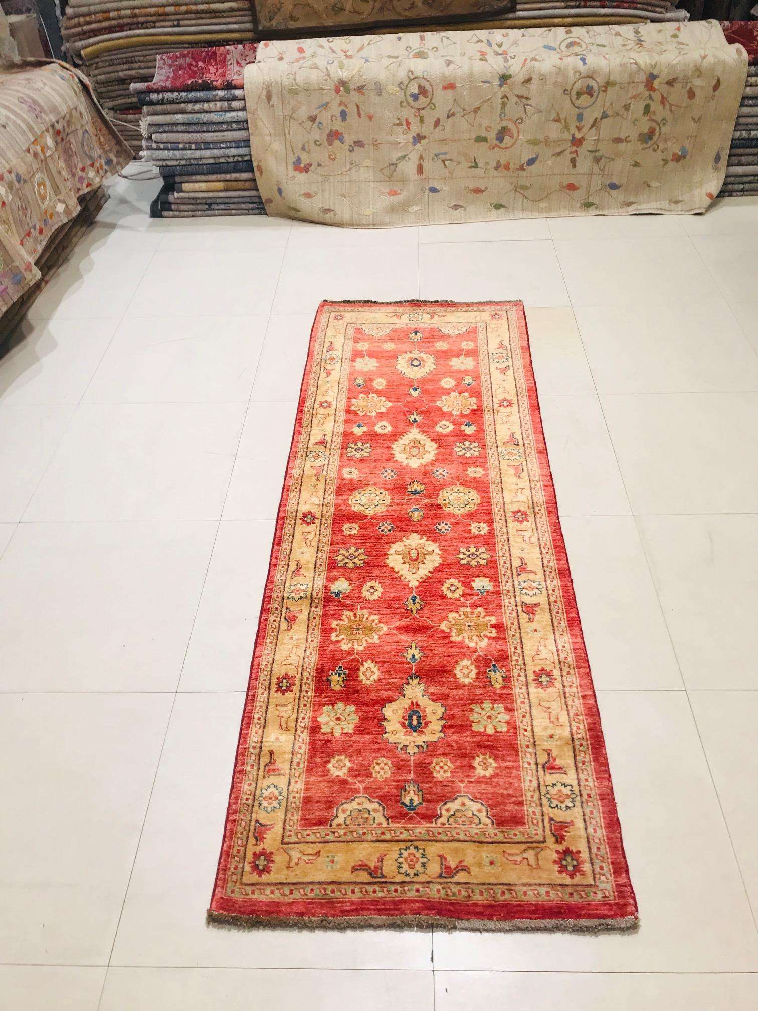 Late 20th Century Hand Knotted Rug with Wool in Red and Beige of 1980s For Sale 8