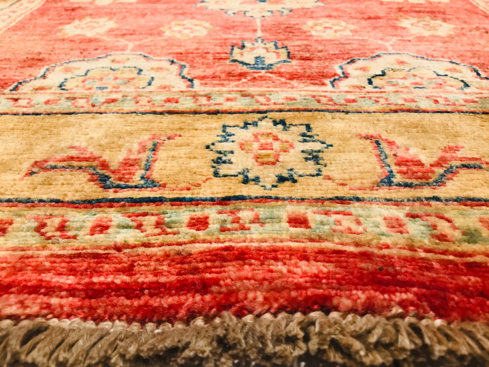 Hand-Knotted Late 20th Century Hand Knotted Rug with Wool in Red and Beige of 1980s For Sale