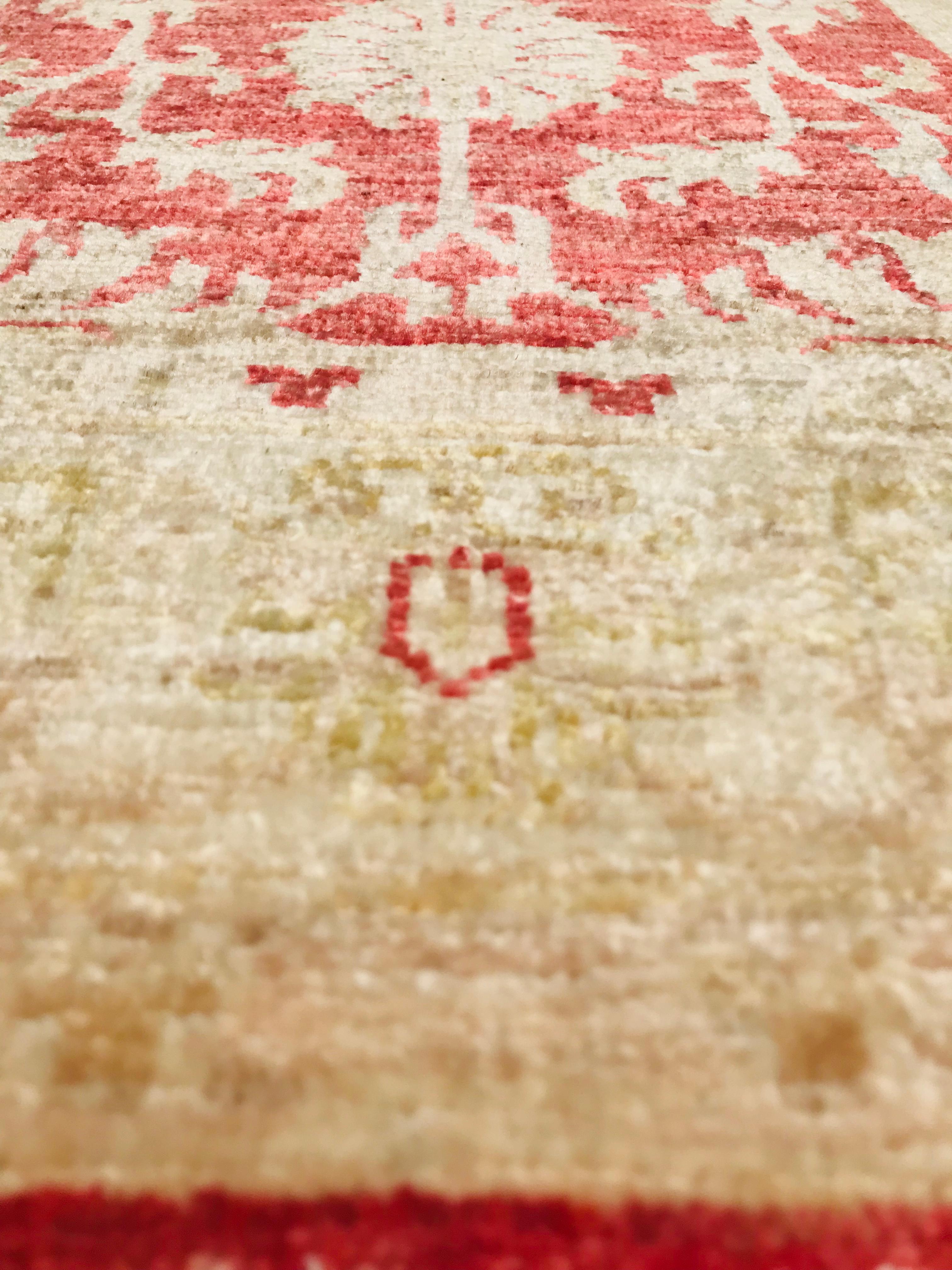 Late 20th Century Hand Knotted Rug with Wool in Red and Beige of 1980s For Sale 1