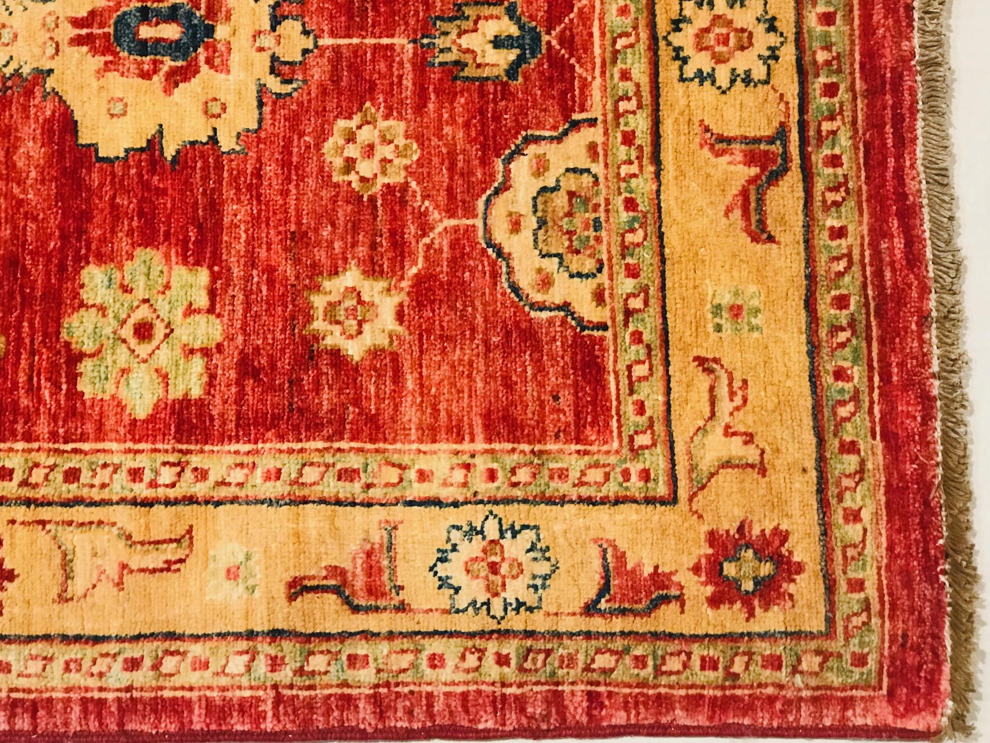 Late 20th Century Hand Knotted Rug with Wool in Red and Beige of 1980s For Sale 2