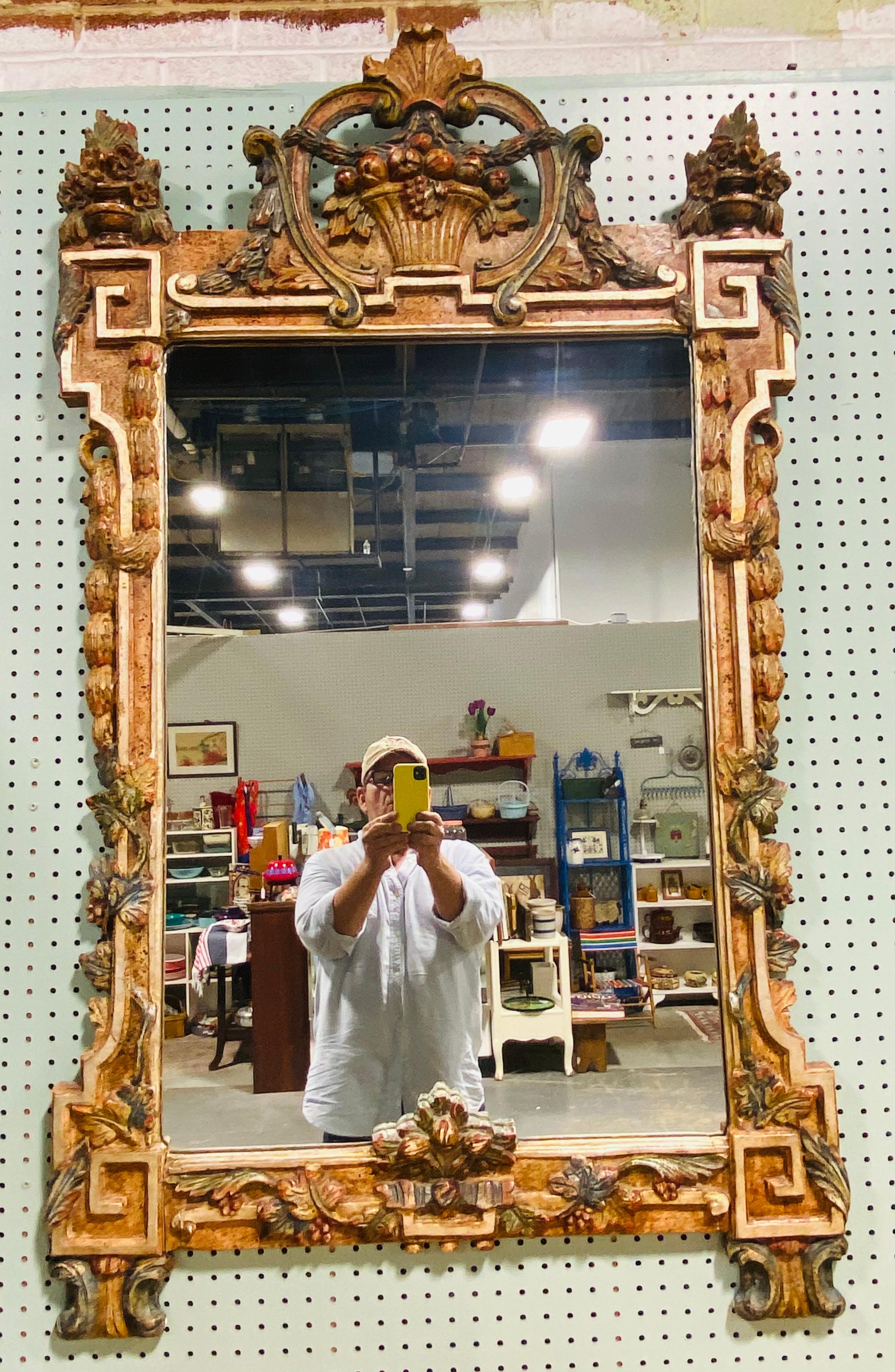 Miroir mural de style rococo français peint à la main à la fin du 20e siècle en vente 2