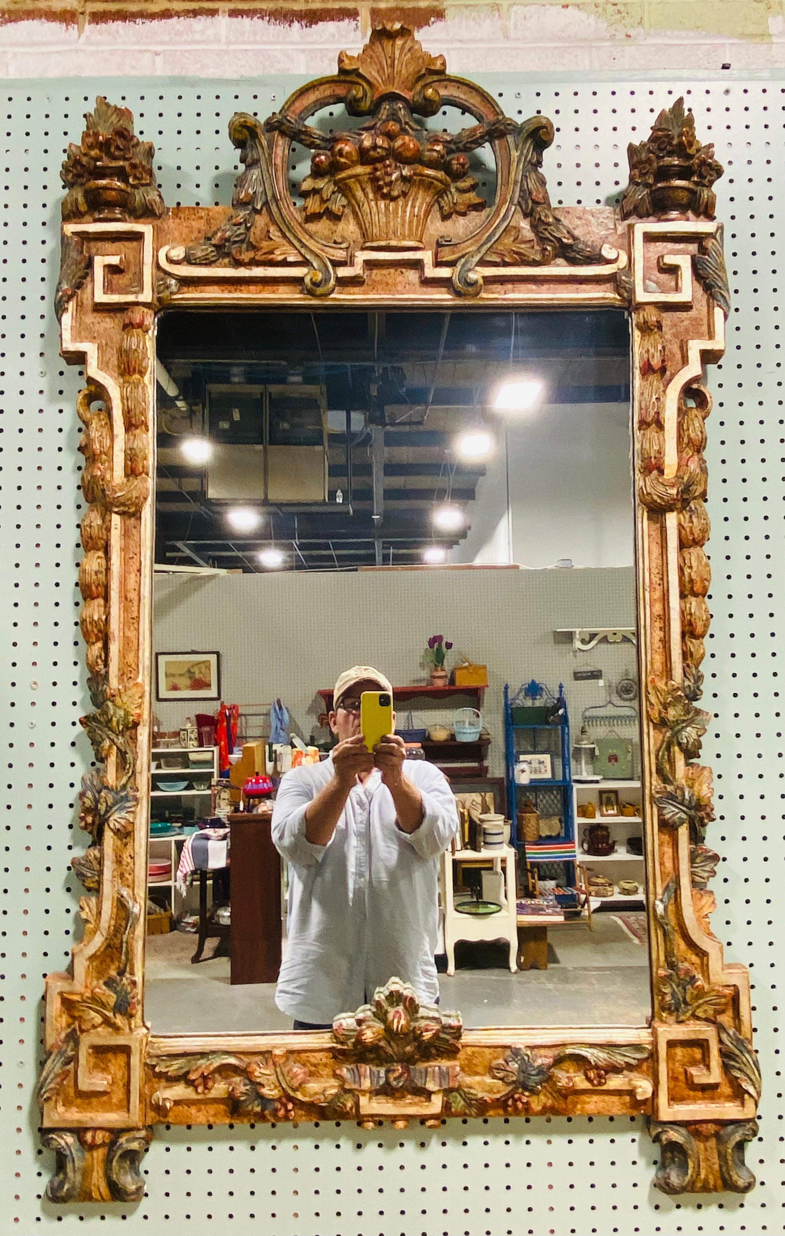 Miroir mural de style rococo français peint à la main à la fin du 20e siècle Bon état - En vente à Allentown, PA