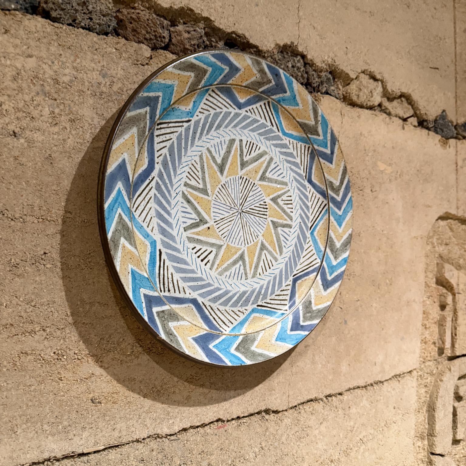 Handgefertigte Wandkunst des späten 20. Jahrhunderts mit Platztellerplatte (Moderne der Mitte des Jahrhunderts) im Angebot