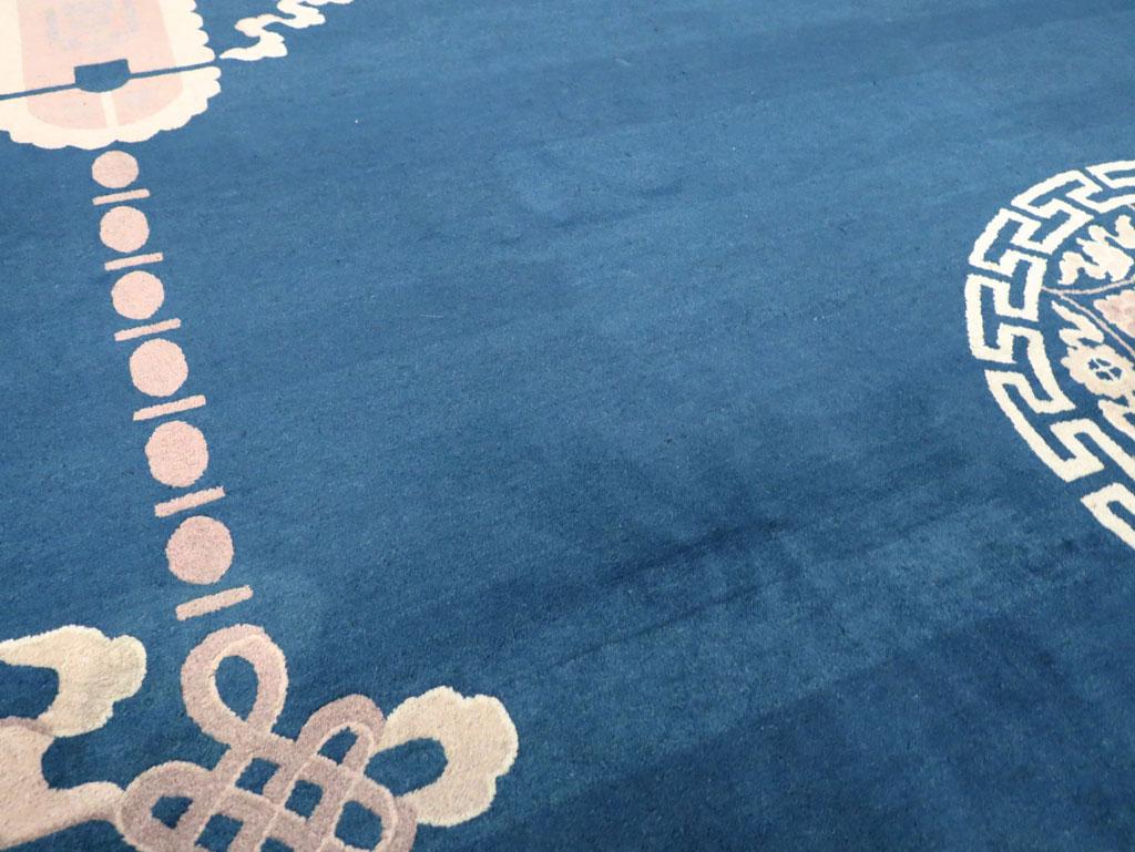 20ième siècle Tapis chinois pékinois de la fin du 20e siècle, fait à la main, de taille normale, en bleu et mauve en vente
