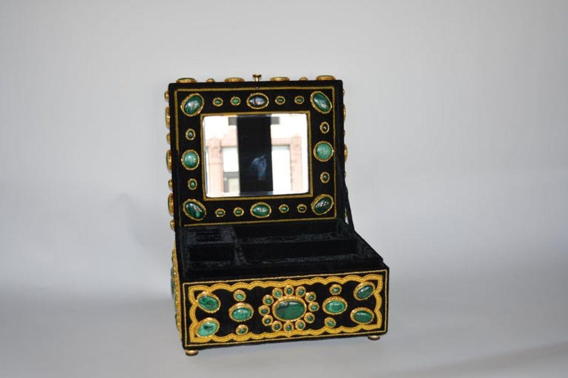 Late 20th century handmade jewelry box with malachite, gold threads and mohair velvet fabric. Made in Italy, 20th Century. 
Dimensions:
8