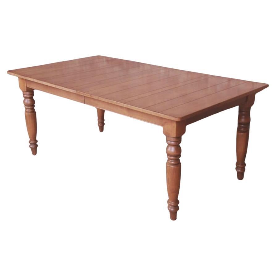 Américain Table de salle à manger à rallonge en érable de ferme de la fin du 20e siècle en vente