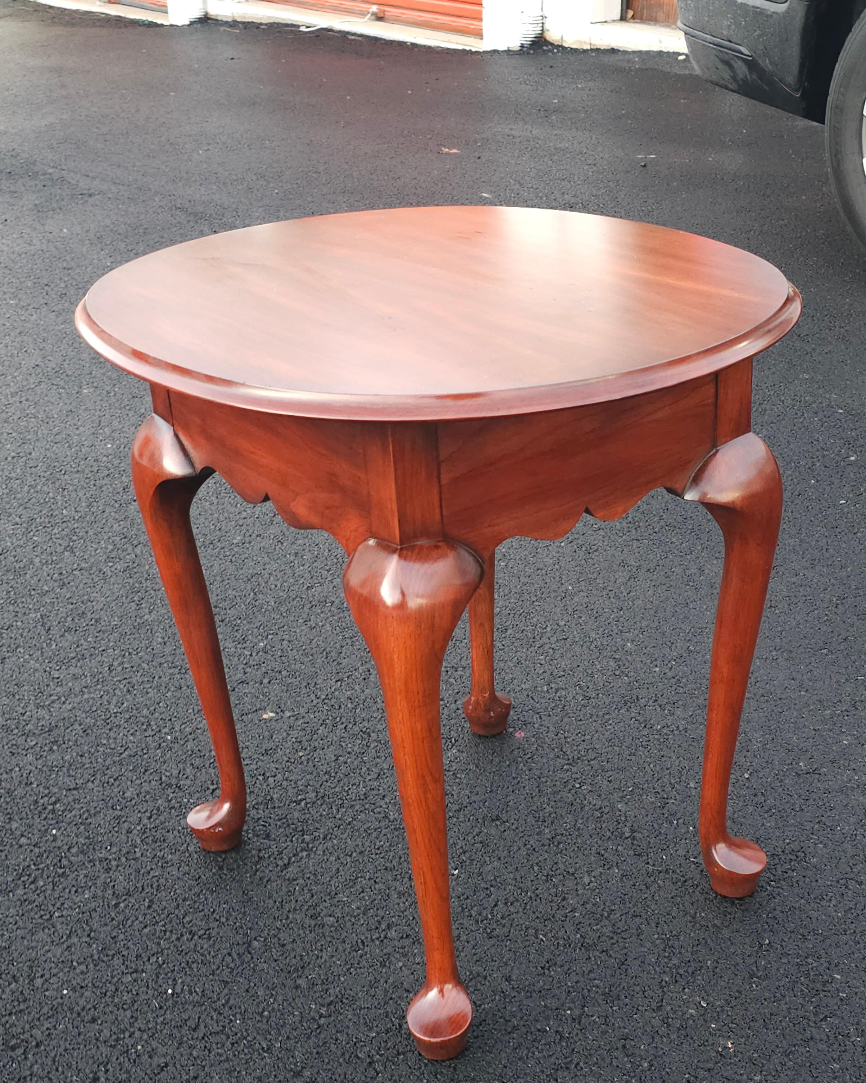 Late 20th Century Henkel Harris Wild Black Cherry Queen Anne Style Side Table For Sale 5