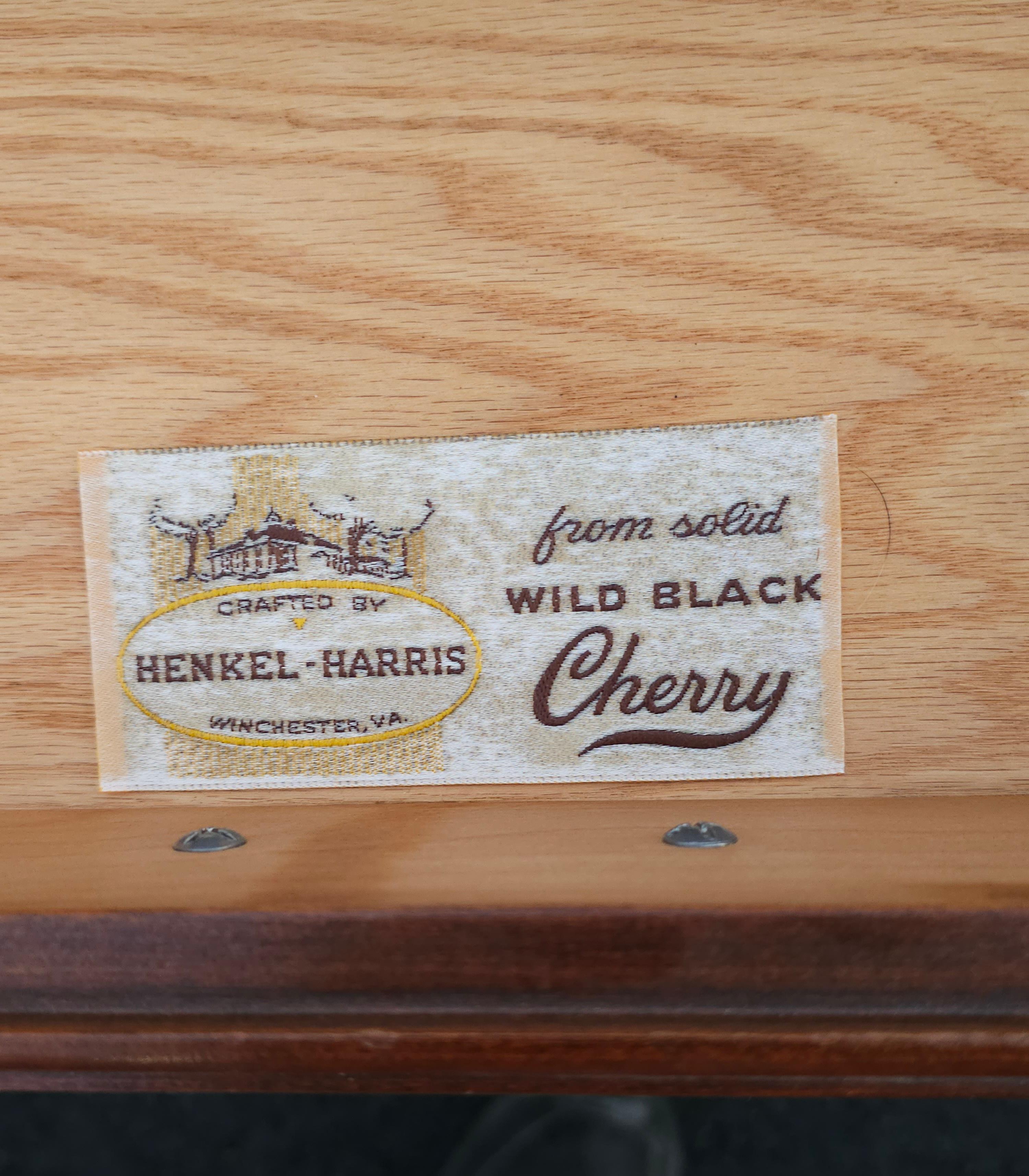 Henkel Harris: Beistelltisch aus Wildschwarzem Kirschbaumholz im Queen Anne-Stil des späten 20. Jahrhunderts 5