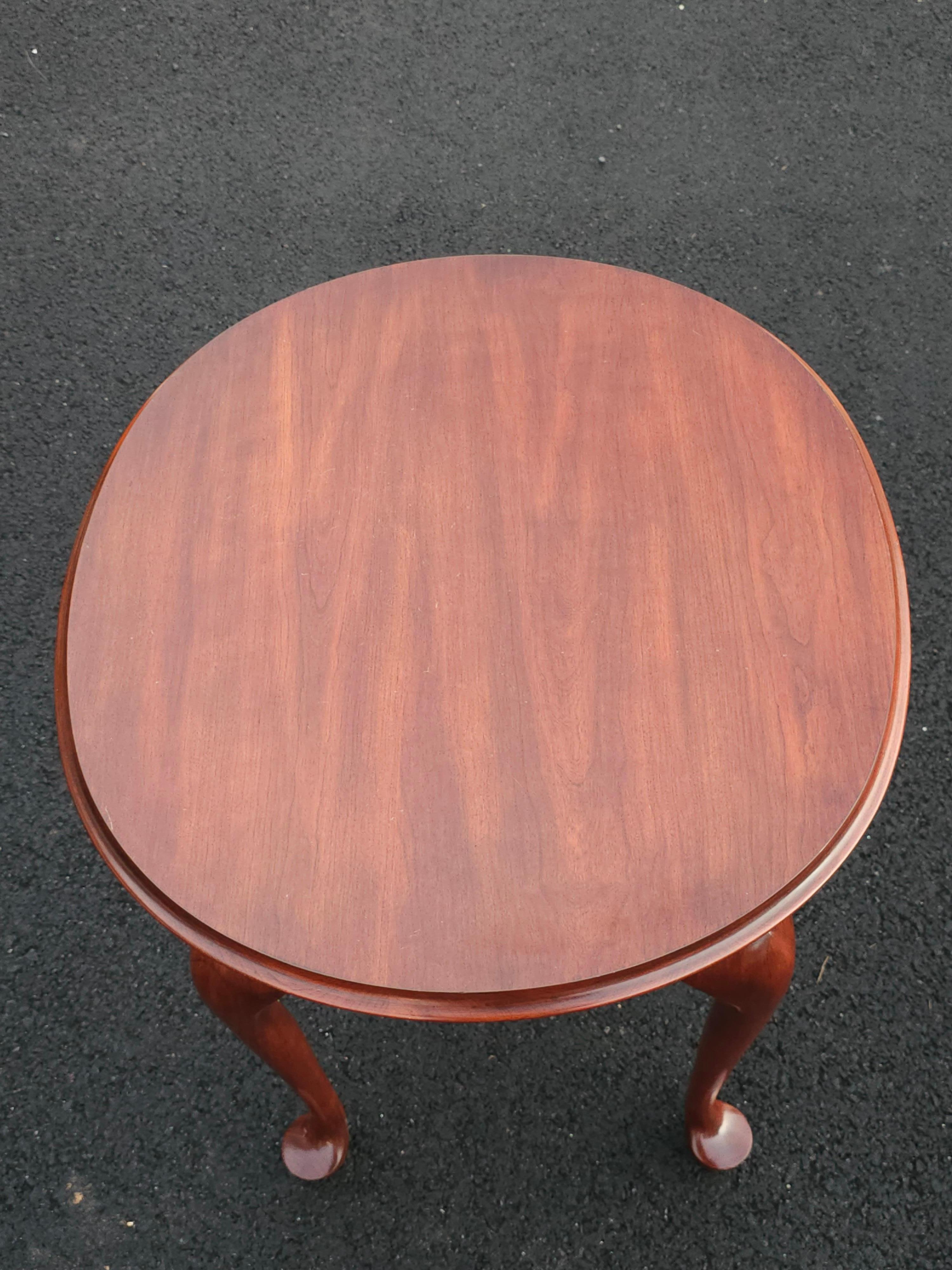 Late 20th Century Henkel Harris Wild Black Cherry Queen Anne Style Side Table For Sale 7