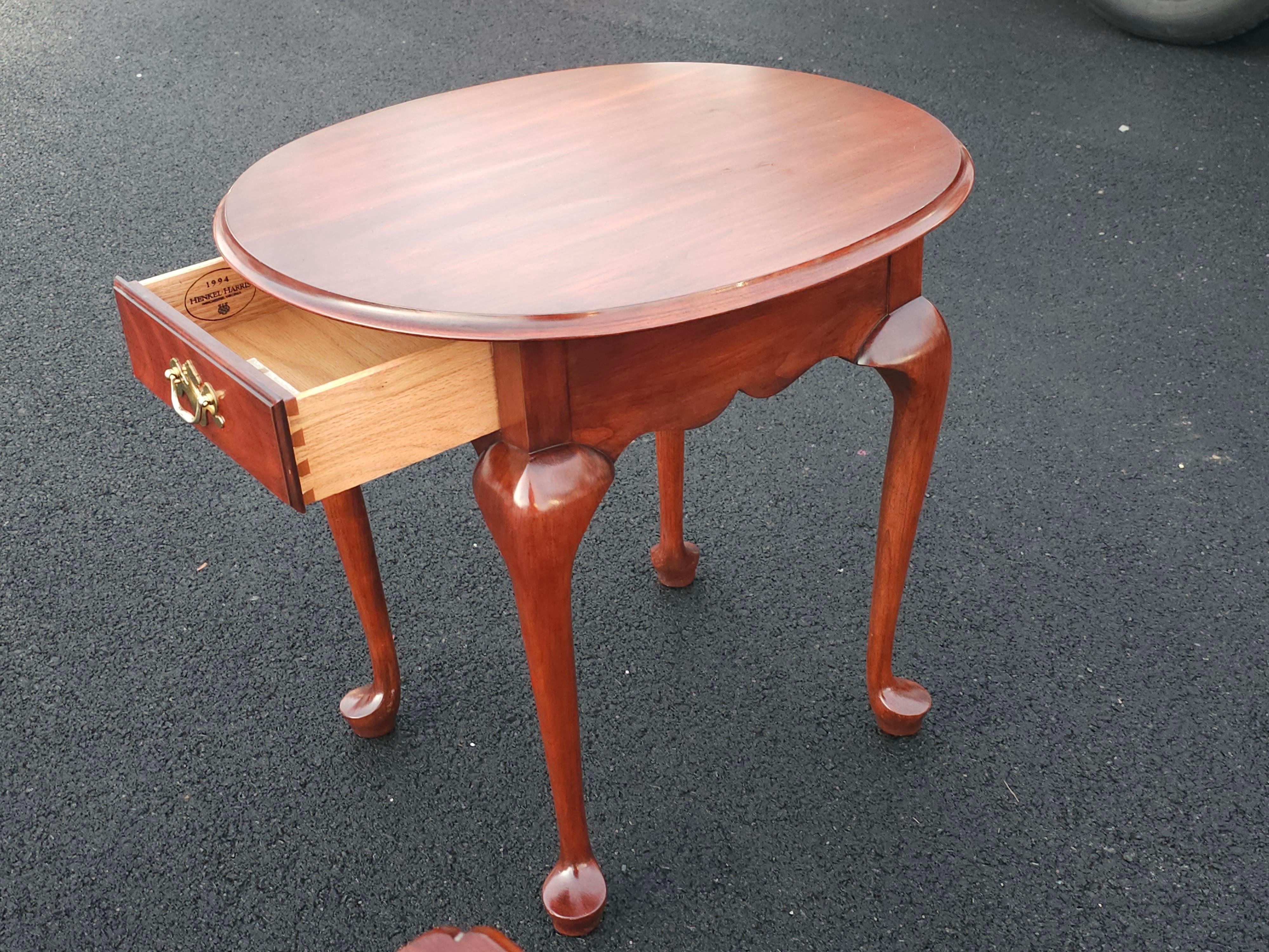 Late 20th Century Henkel Harris Wild Black Cherry Queen Anne Style Side Table In Good Condition For Sale In Germantown, MD
