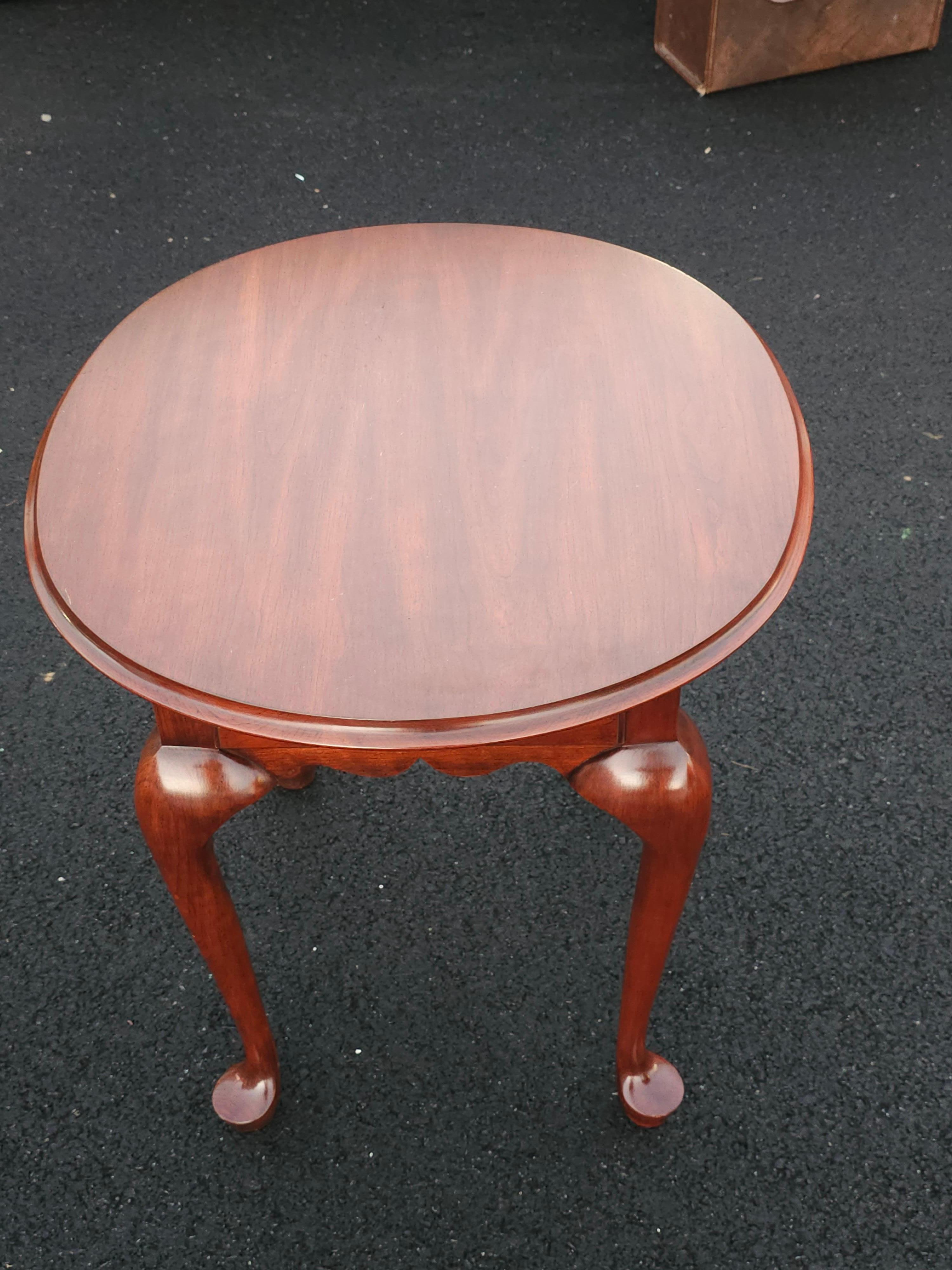 Late 20th Century Henkel Harris Wild Black Cherry Queen Anne Style Side Table For Sale 3