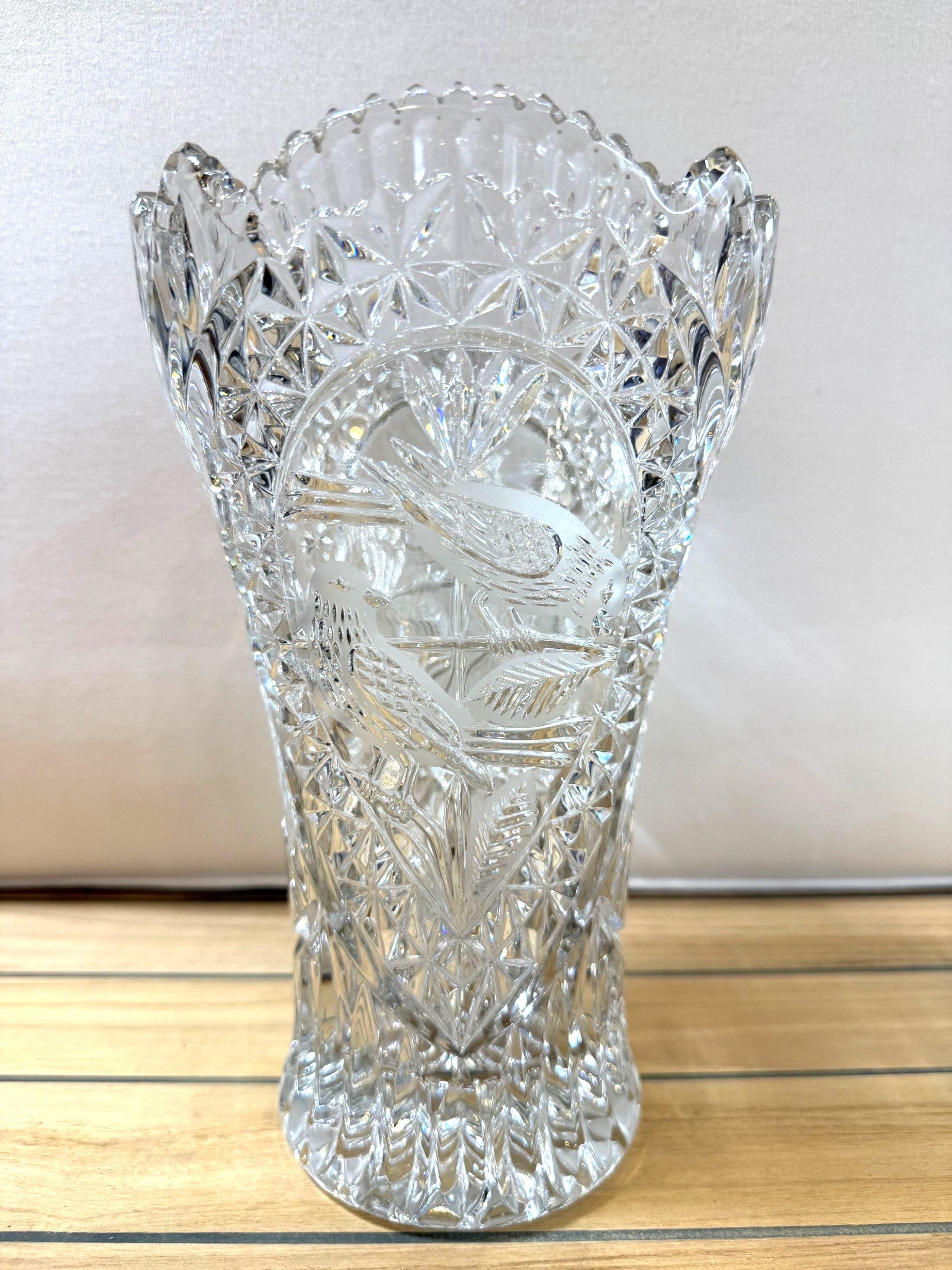 Vase en cristal de plomb de la collection Byrdes de Hofbauer de la fin du 20e siècle Bon état - En vente à Stamford, CT