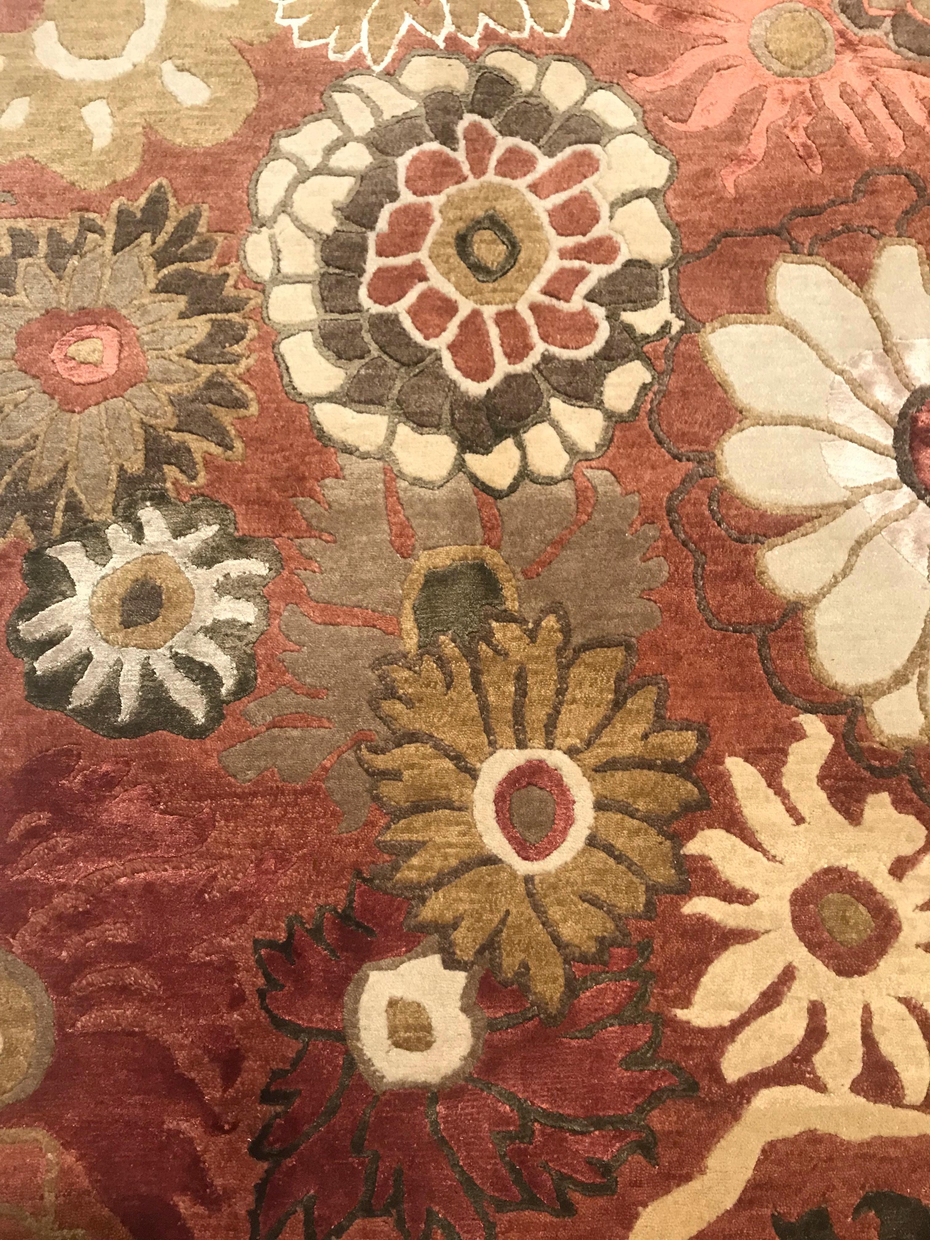Late 20th Century Indian Hand Knotted Rug Silk and Wool with White Olive Coral In Excellent Condition For Sale In Valencia, Spain