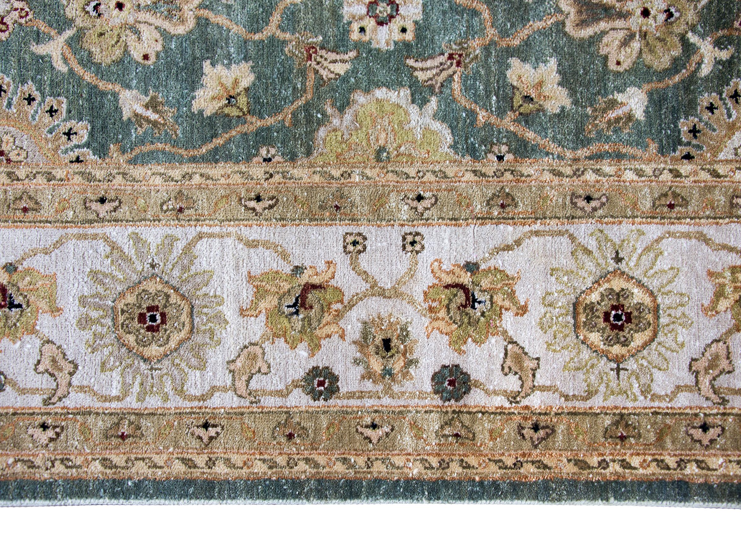 Noué à la main Tapis indien de style Tabriz de la fin du 20e siècle en vente