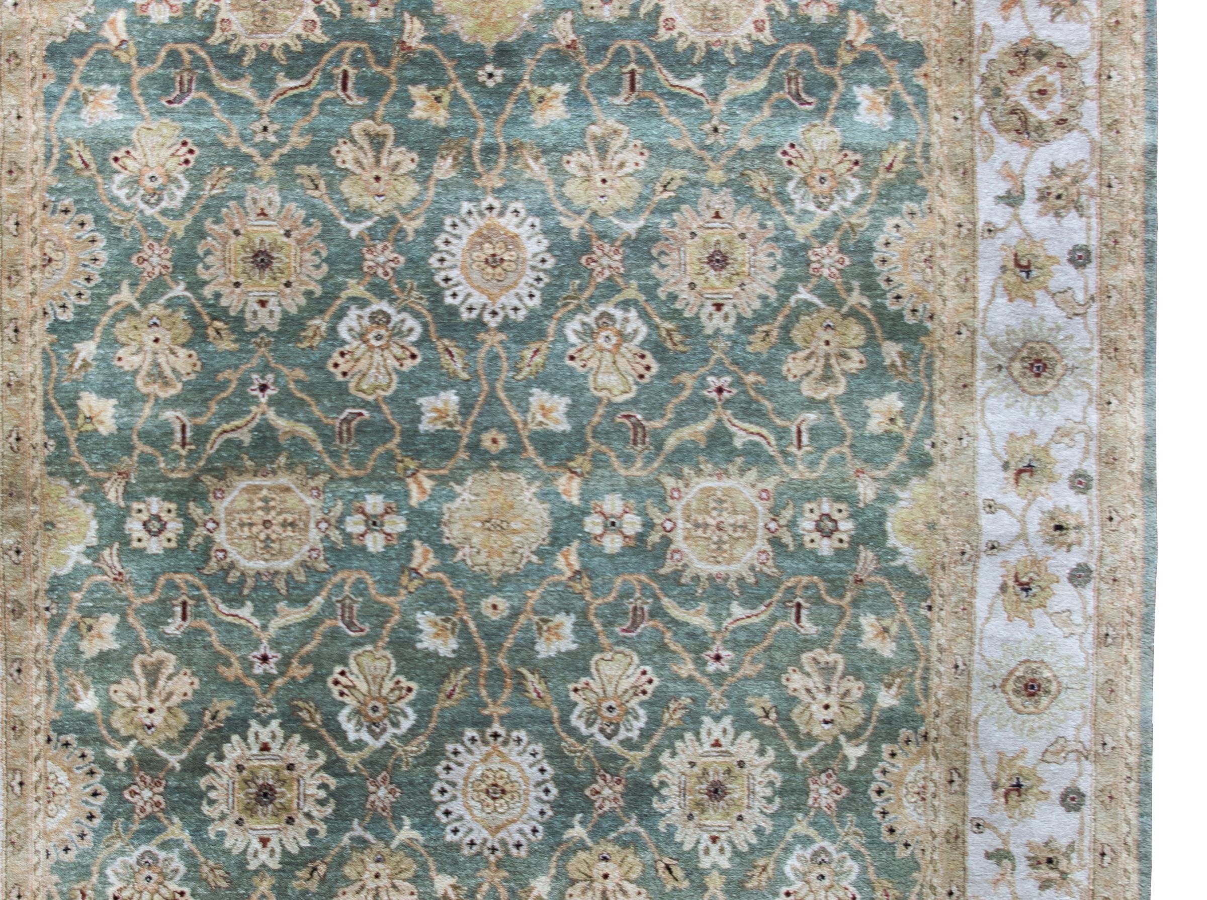 Tapis indien de style Tabriz de la fin du 20e siècle Bon état - En vente à Chicago, IL