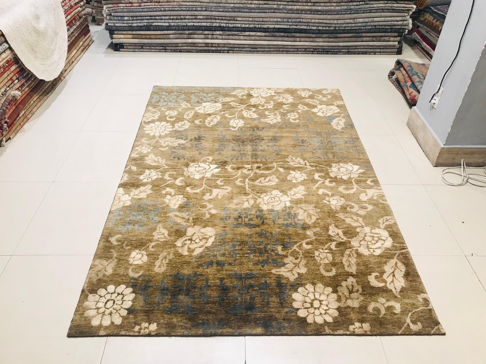 Late 20th Century Indian Wool Rug Hand Knotted in Beige with Olive Green Flowers For Sale 8