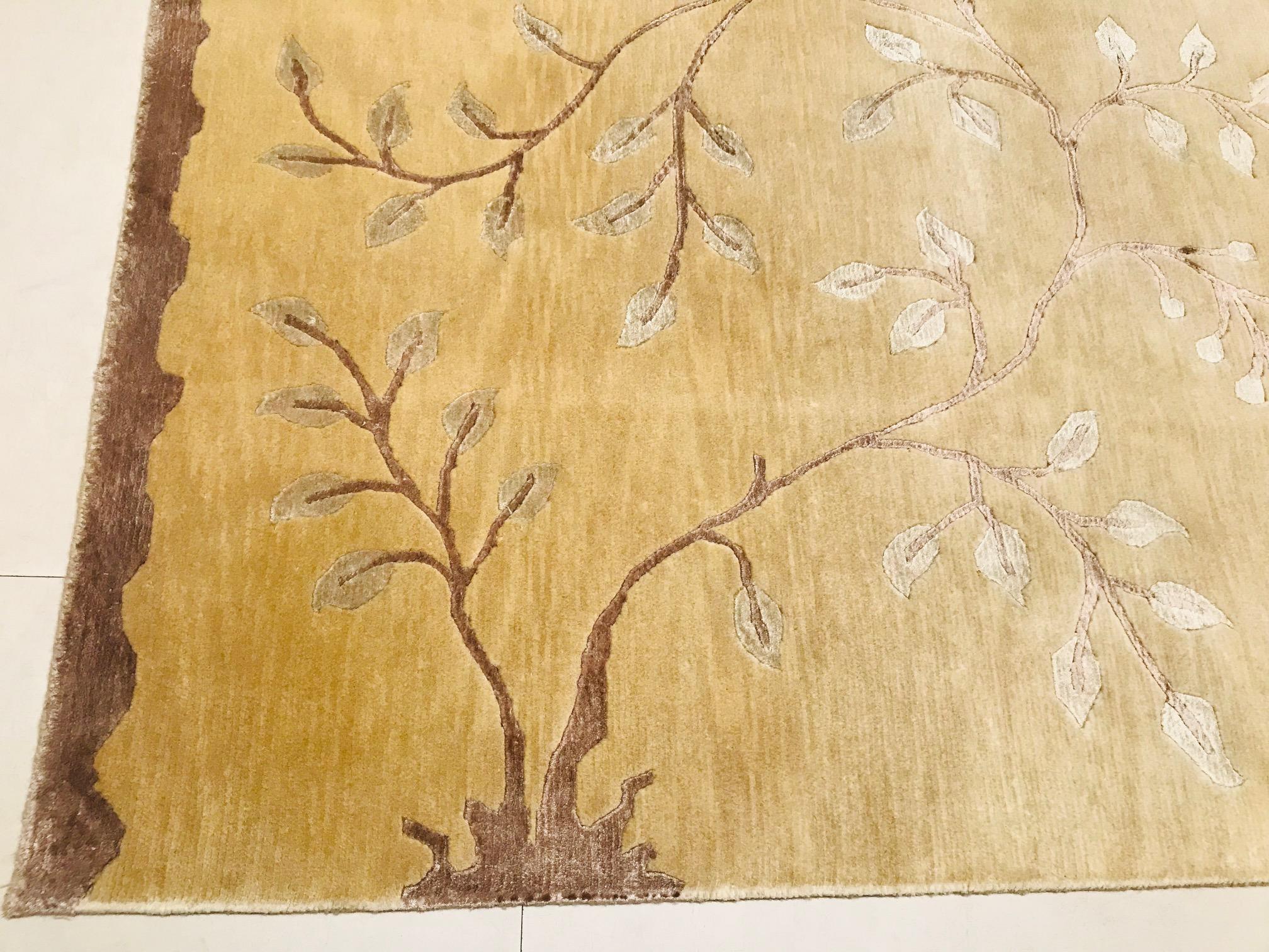 Late 20th Century Indian Wool Rug Hand Knotted in Yellow with Brown Branches  In Excellent Condition For Sale In Valencia, Spain