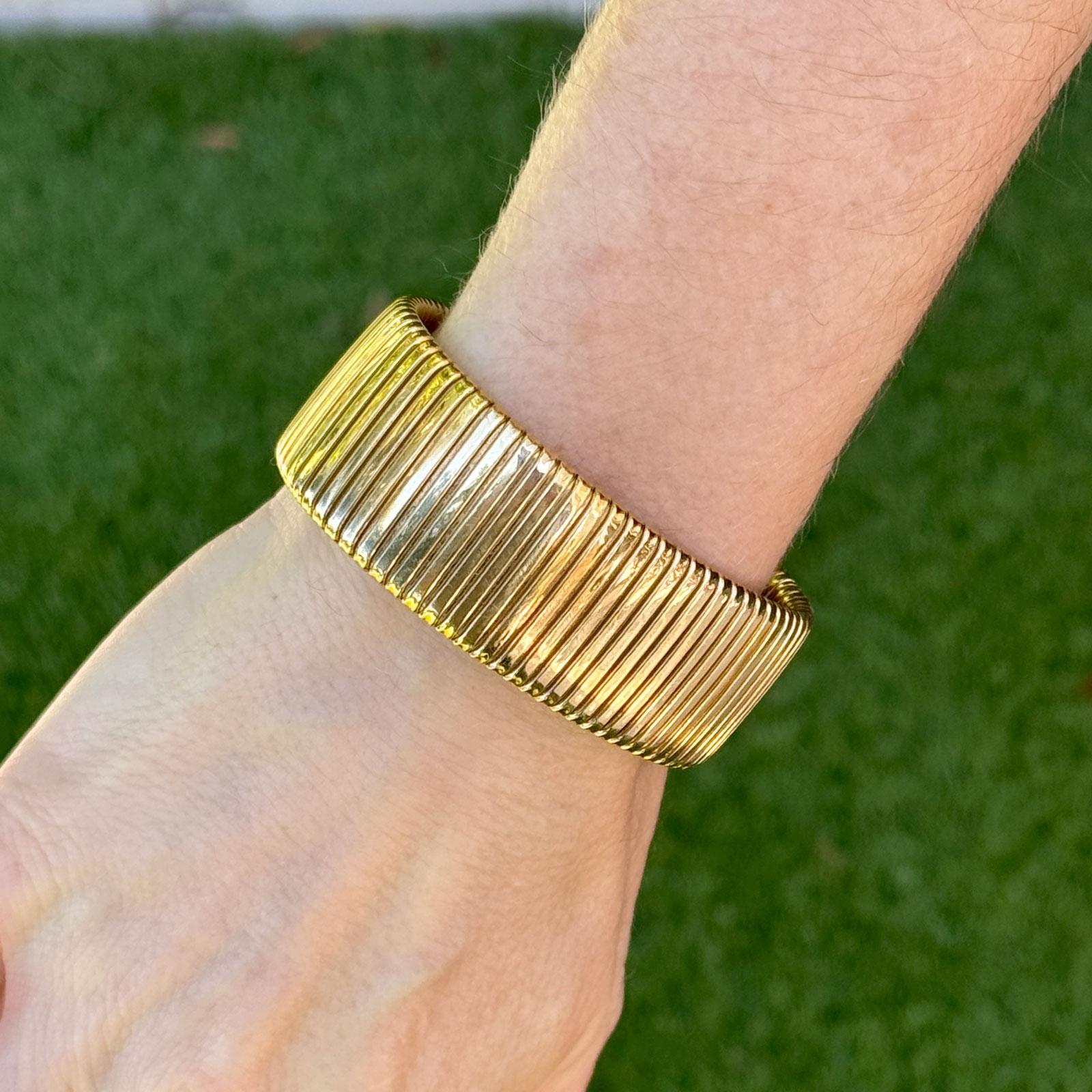 This Italian 18k yellow gold tubegas bracelet is a luxurious and timeless piece, showcasing exceptional craftsmanship. Its wide, flexible design offers both comfort and style, featuring the iconic tubegas construction known for its smooth, seamless