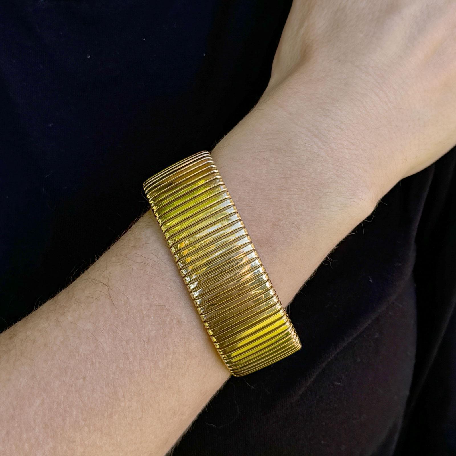 Late 20th Century Italian 18 Karat Yellow Gold Wide Flexible Tubegas Bracelet In Excellent Condition In Boca Raton, FL
