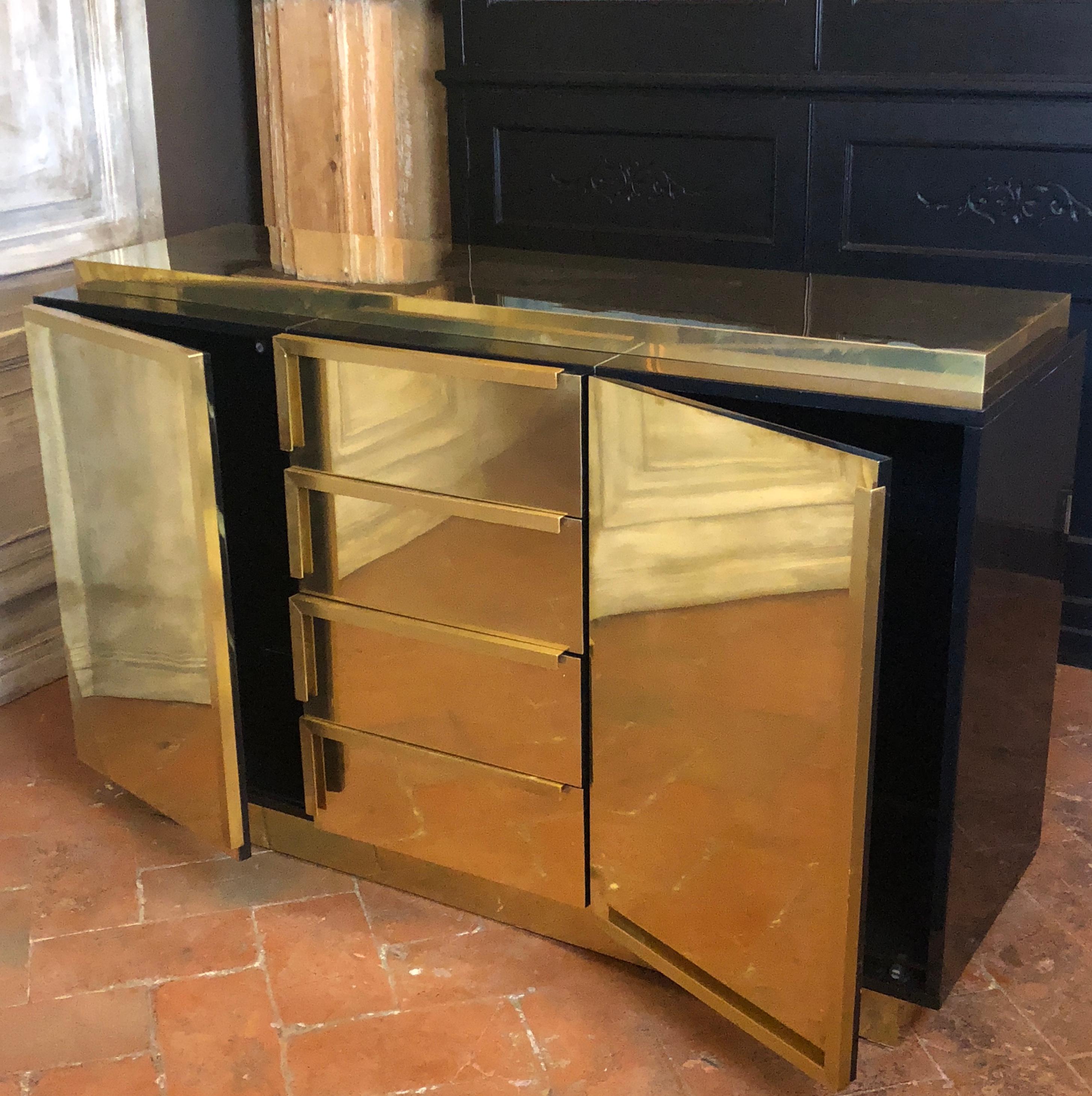 Late 20th Century Italian Black Lacquered Wood and Brass Credenza with Drawers In Excellent Condition In Firenze, Tuscany