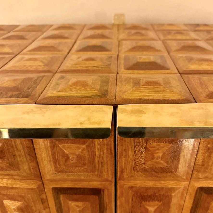 Late 20th Century Italian Carved Wood, Bronze Mirror & Brass Cabinet w/ Drawers In Good Condition For Sale In Firenze, Tuscany