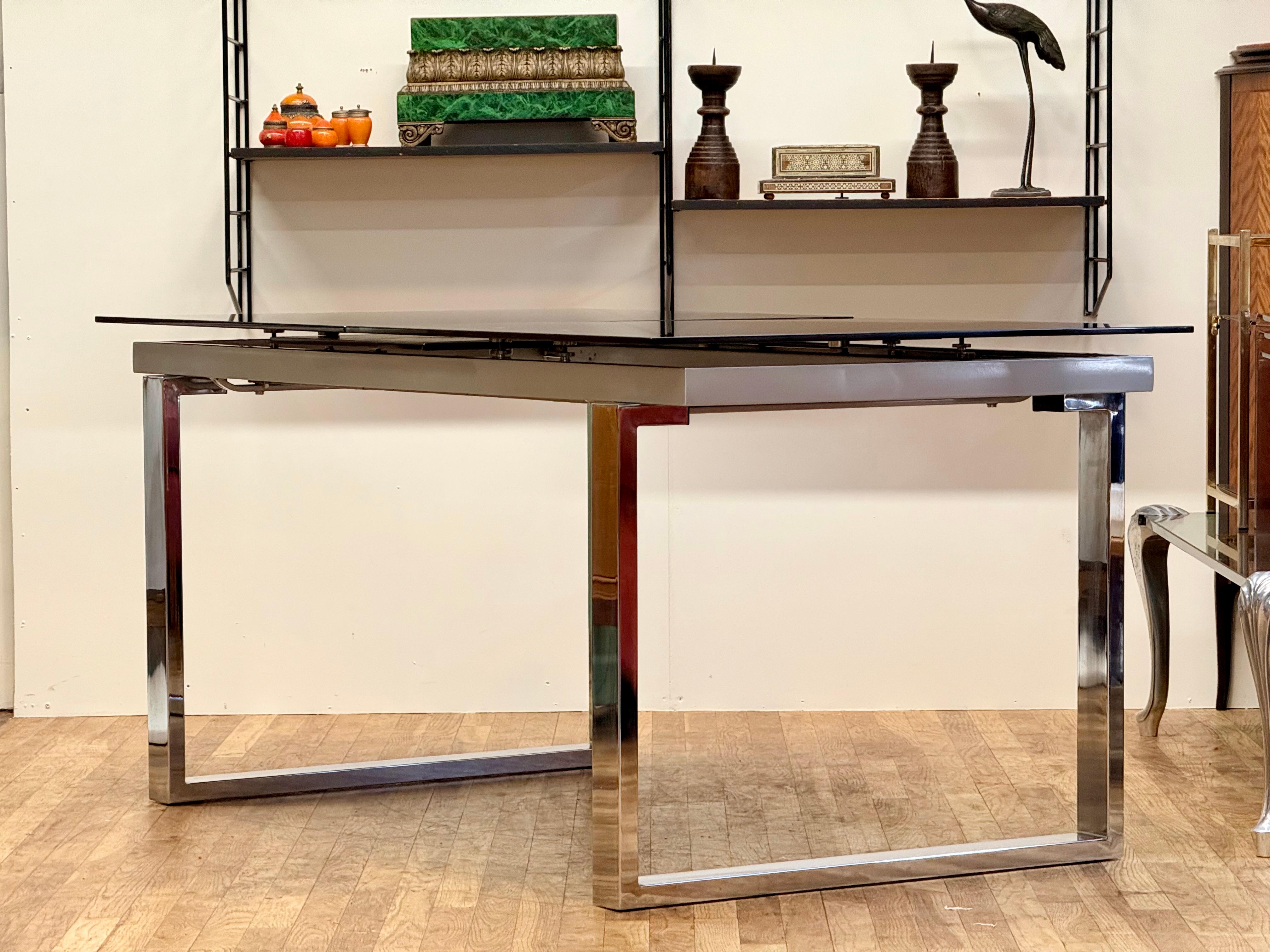 Ausziehbarer Esstisch aus Chrom und Rauchglas im italienischen Design des späten 20. Jahrhunderts im Angebot 7