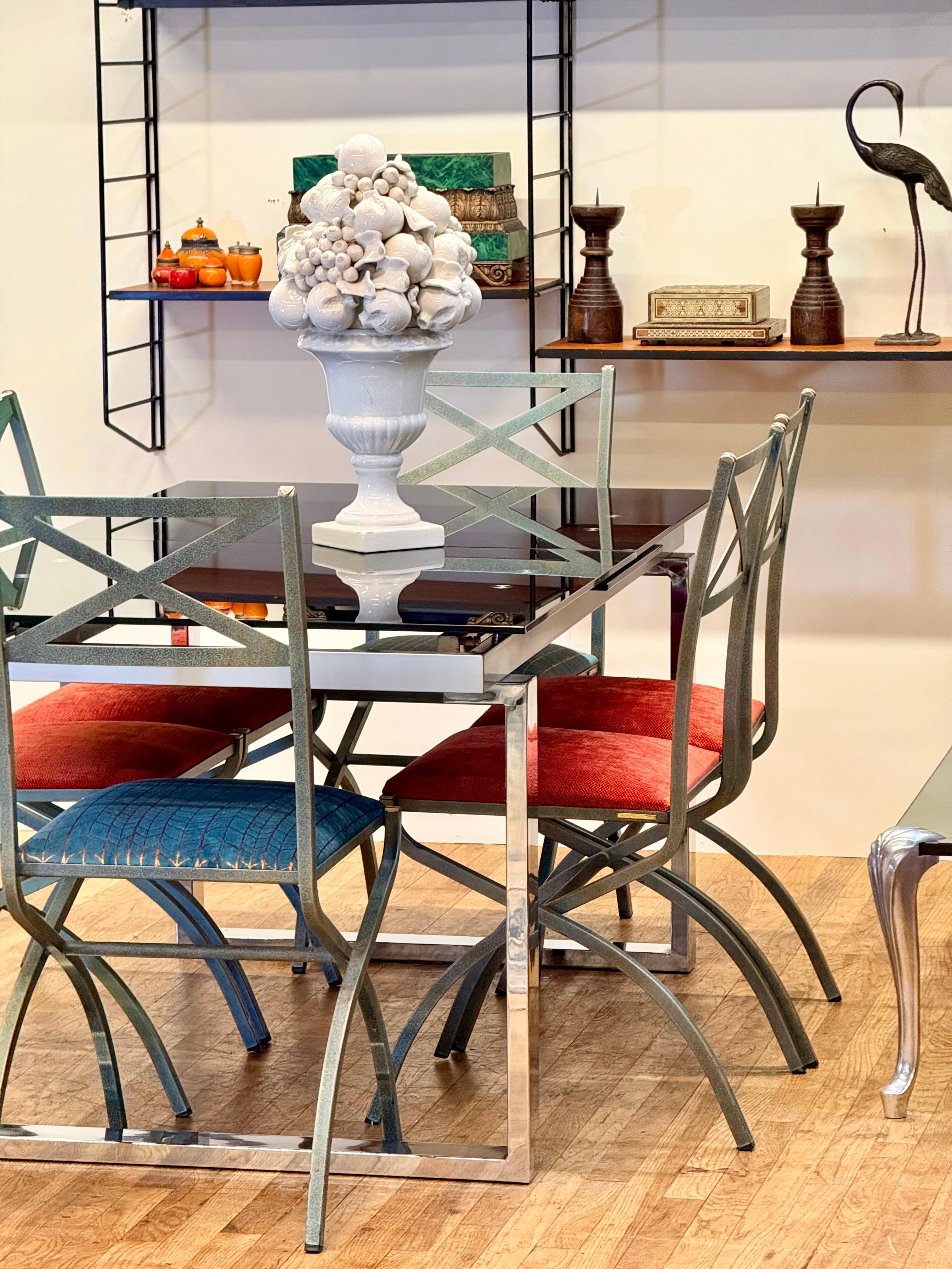 Ausziehbarer Esstisch aus Chrom und Rauchglas im italienischen Design des späten 20. Jahrhunderts im Angebot 9