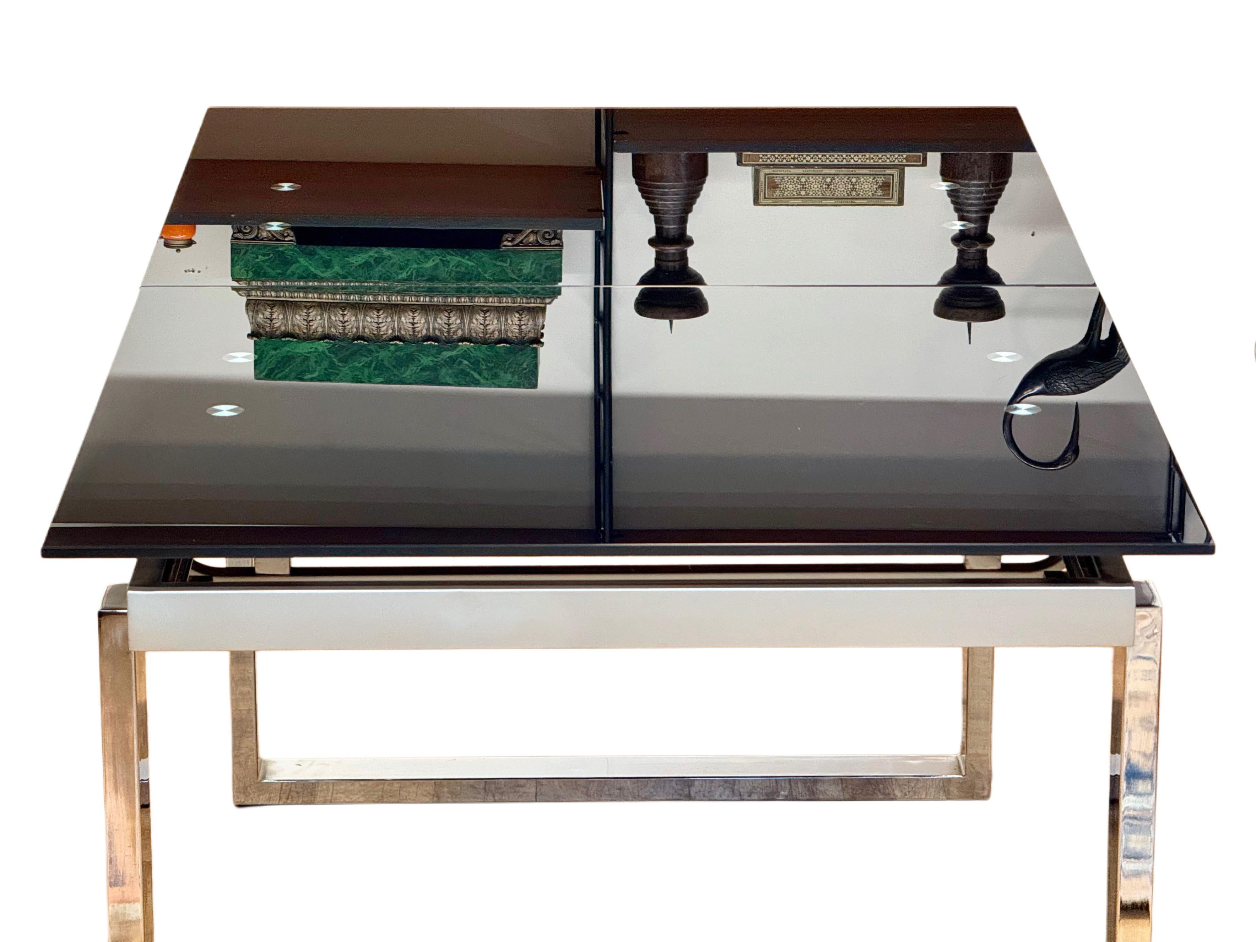 Ausziehbarer Esstisch aus Chrom und Rauchglas im italienischen Design des späten 20. Jahrhunderts (Italienisch) im Angebot
