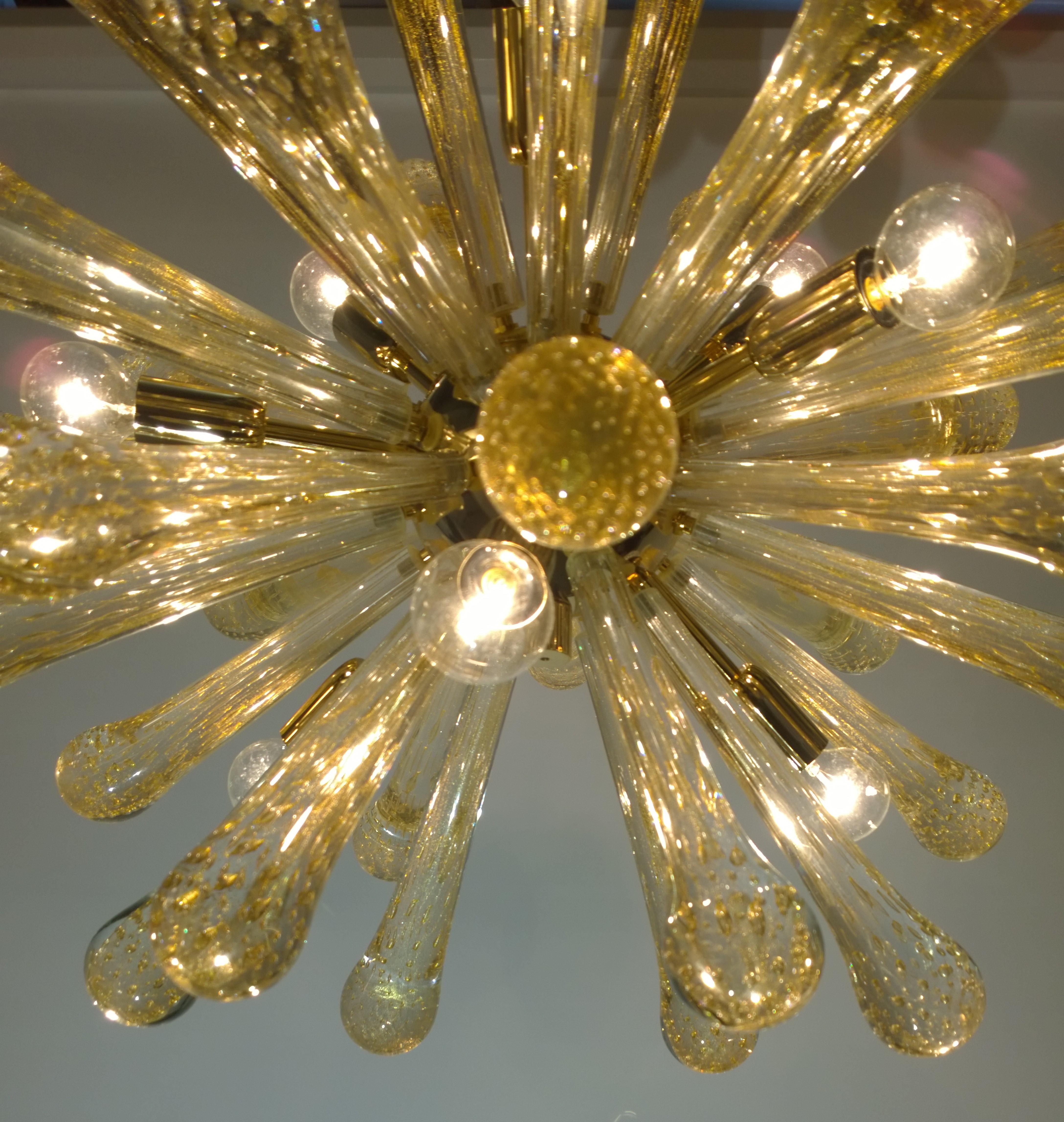 Italian Gold Flecked Clear Murano Blown Glass and Brass Sputnik Chandelier For Sale 4
