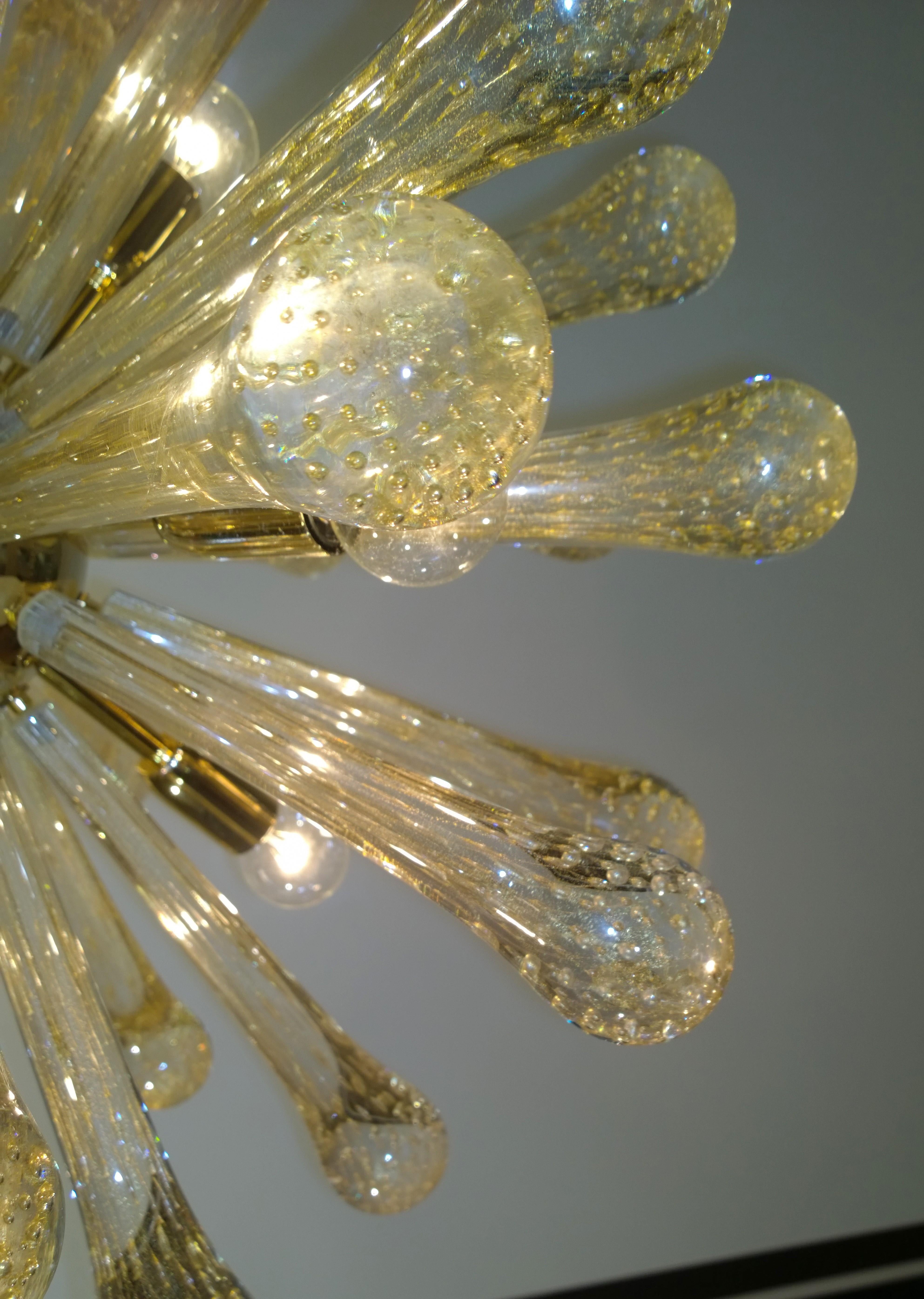 Italian Gold Flecked Clear Murano Blown Glass and Brass Sputnik Chandelier For Sale 7
