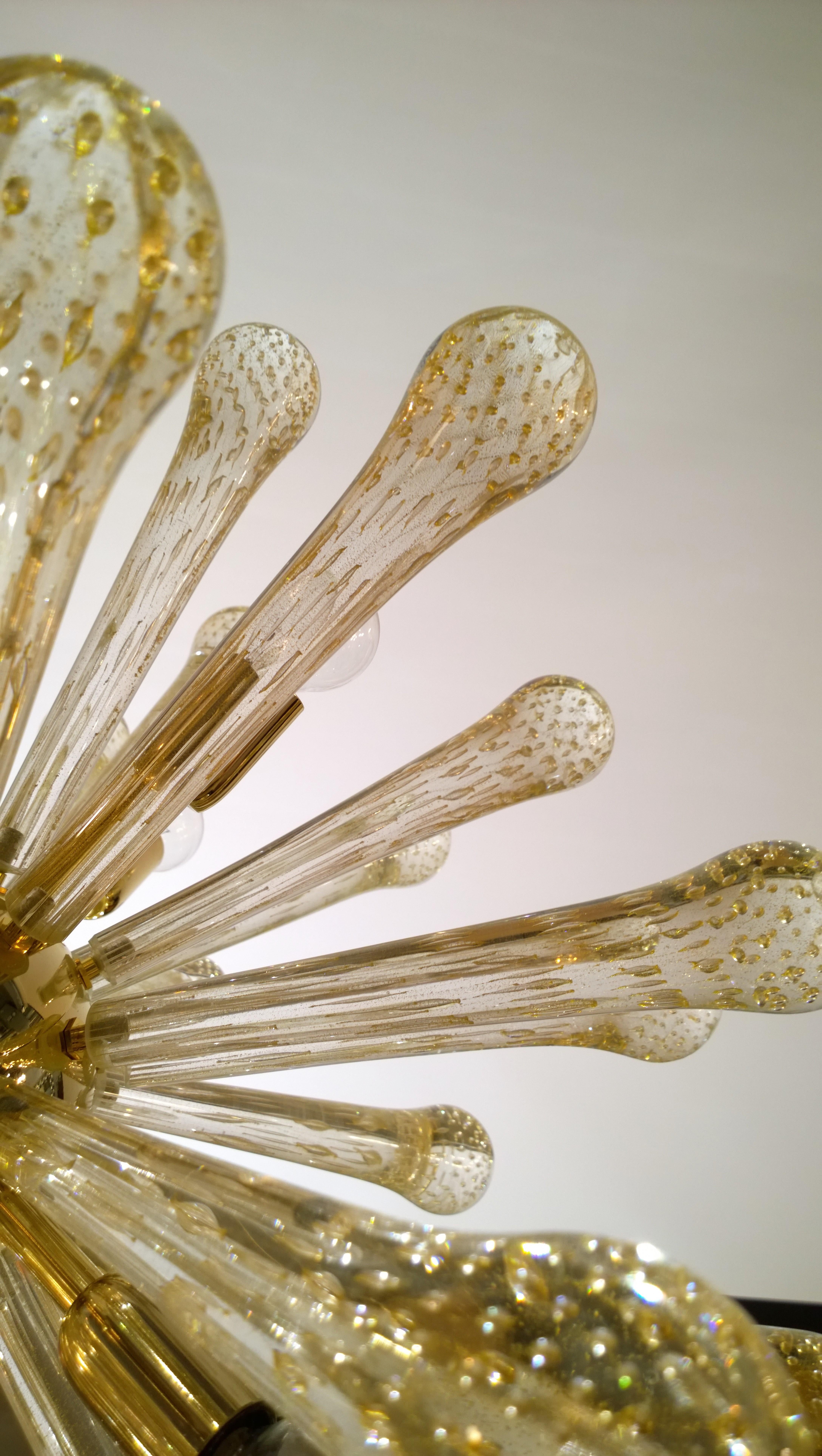 Italian Gold Flecked Clear Murano Blown Glass and Brass Sputnik Chandelier For Sale 11