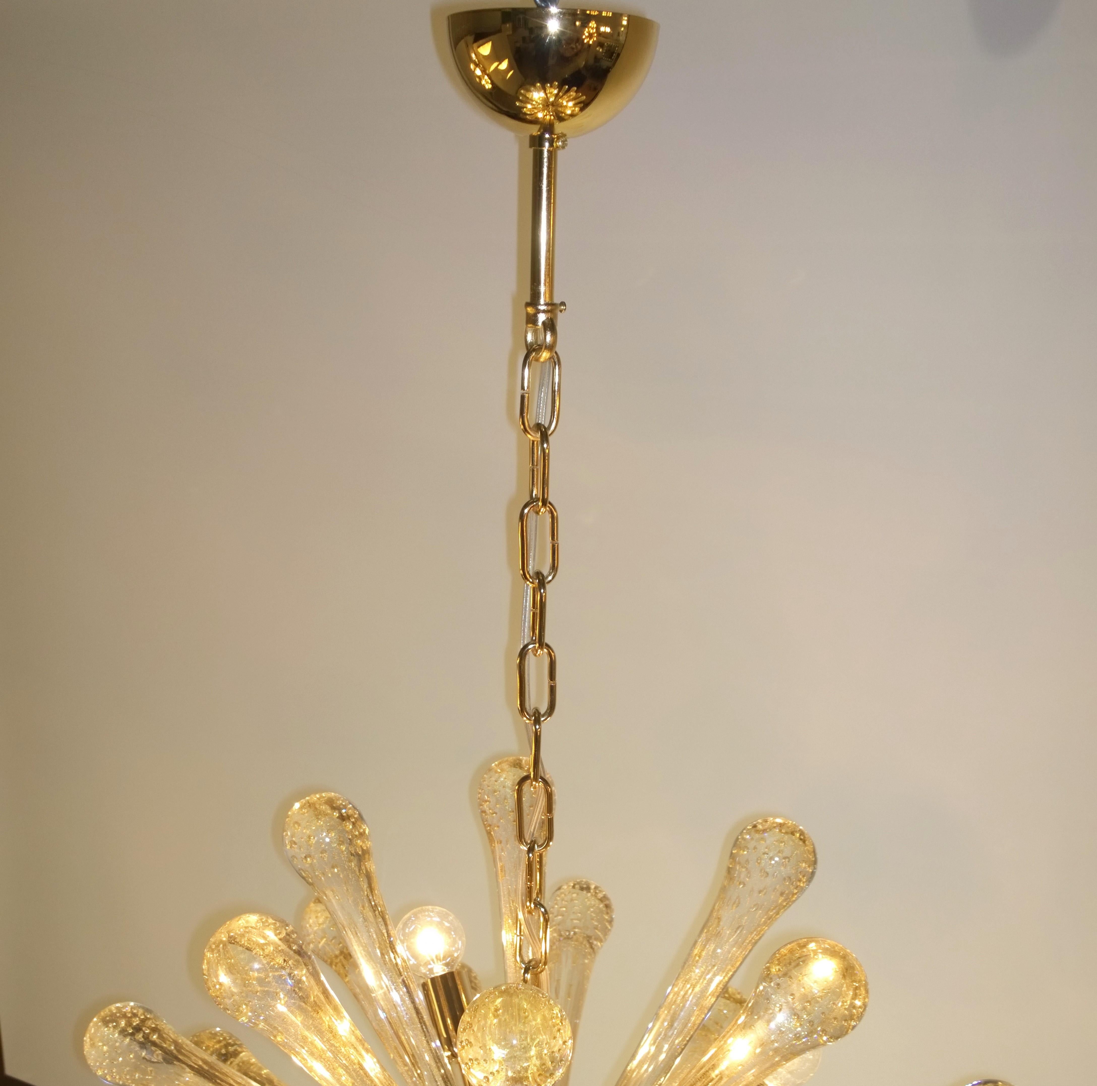 Italian Gold Flecked Clear Murano Blown Glass and Brass Sputnik Chandelier In Good Condition For Sale In Houston, TX