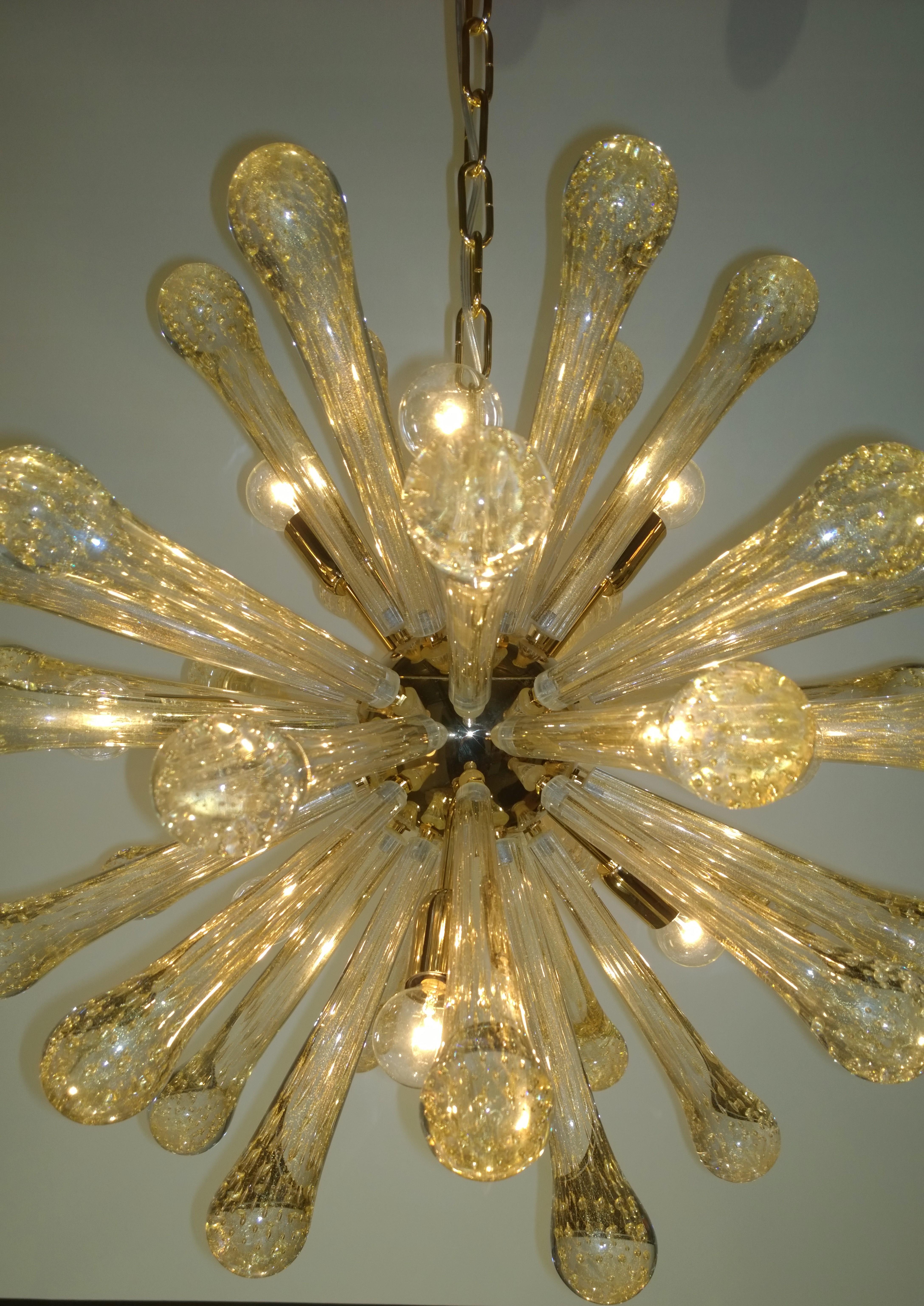 Contemporary Italian Gold Flecked Clear Murano Blown Glass and Brass Sputnik Chandelier For Sale
