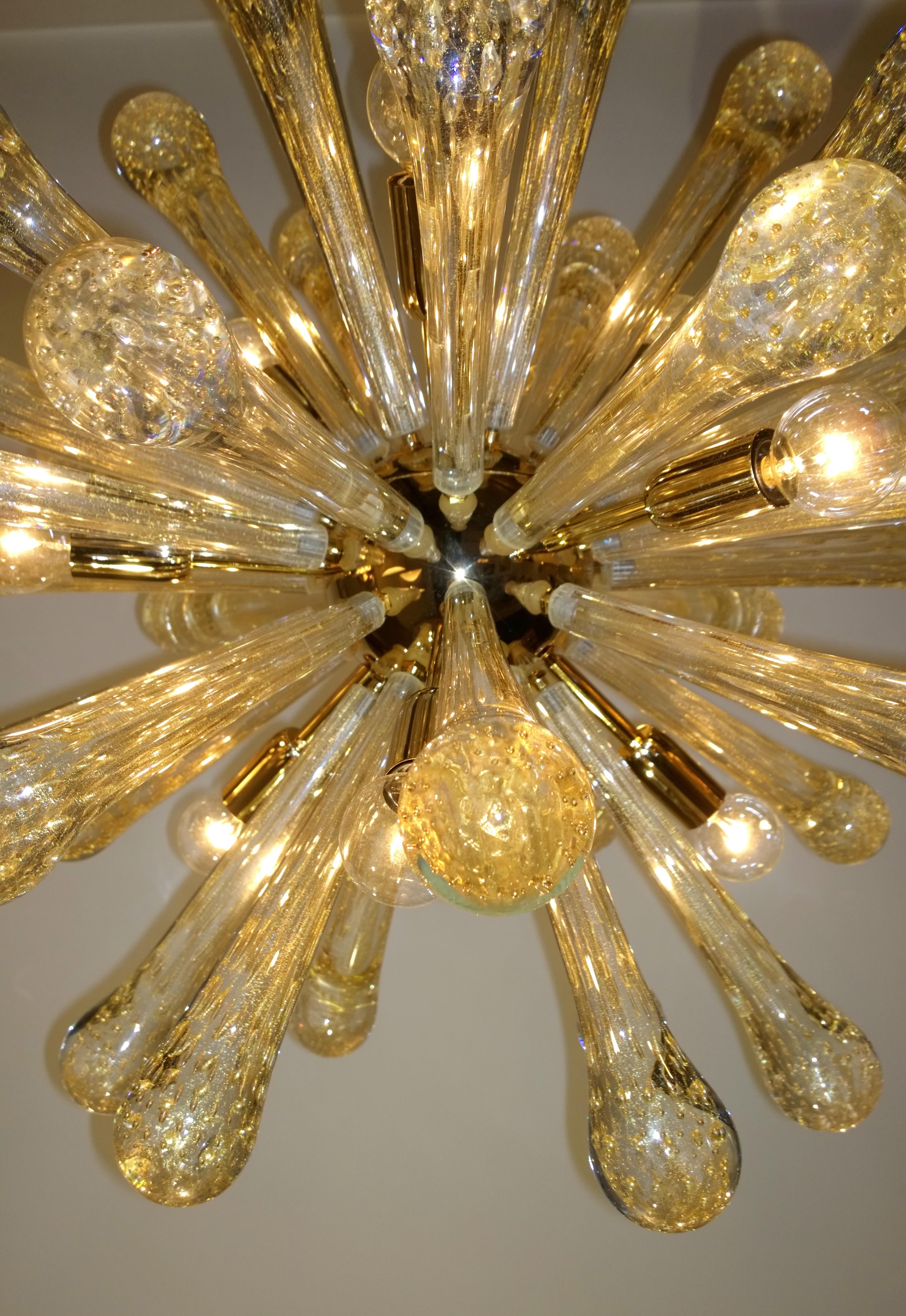 Italian Gold Flecked Clear Murano Blown Glass and Brass Sputnik Chandelier For Sale 1