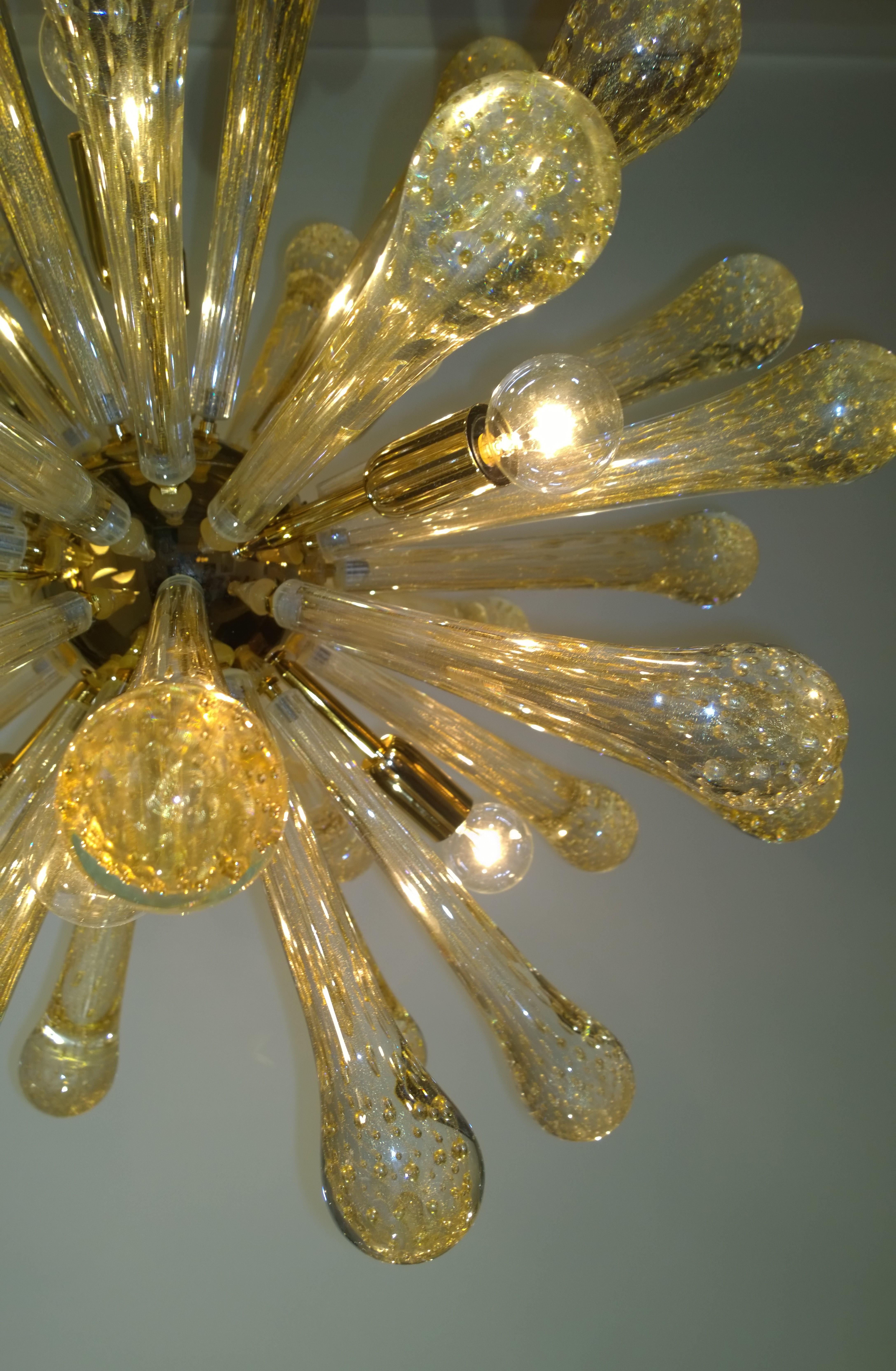 Italian Gold Flecked Clear Murano Blown Glass and Brass Sputnik Chandelier For Sale 3