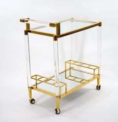 Chariot de bar italien de la fin du 20e siècle en lucite et laiton avec étagères en verre /Castors