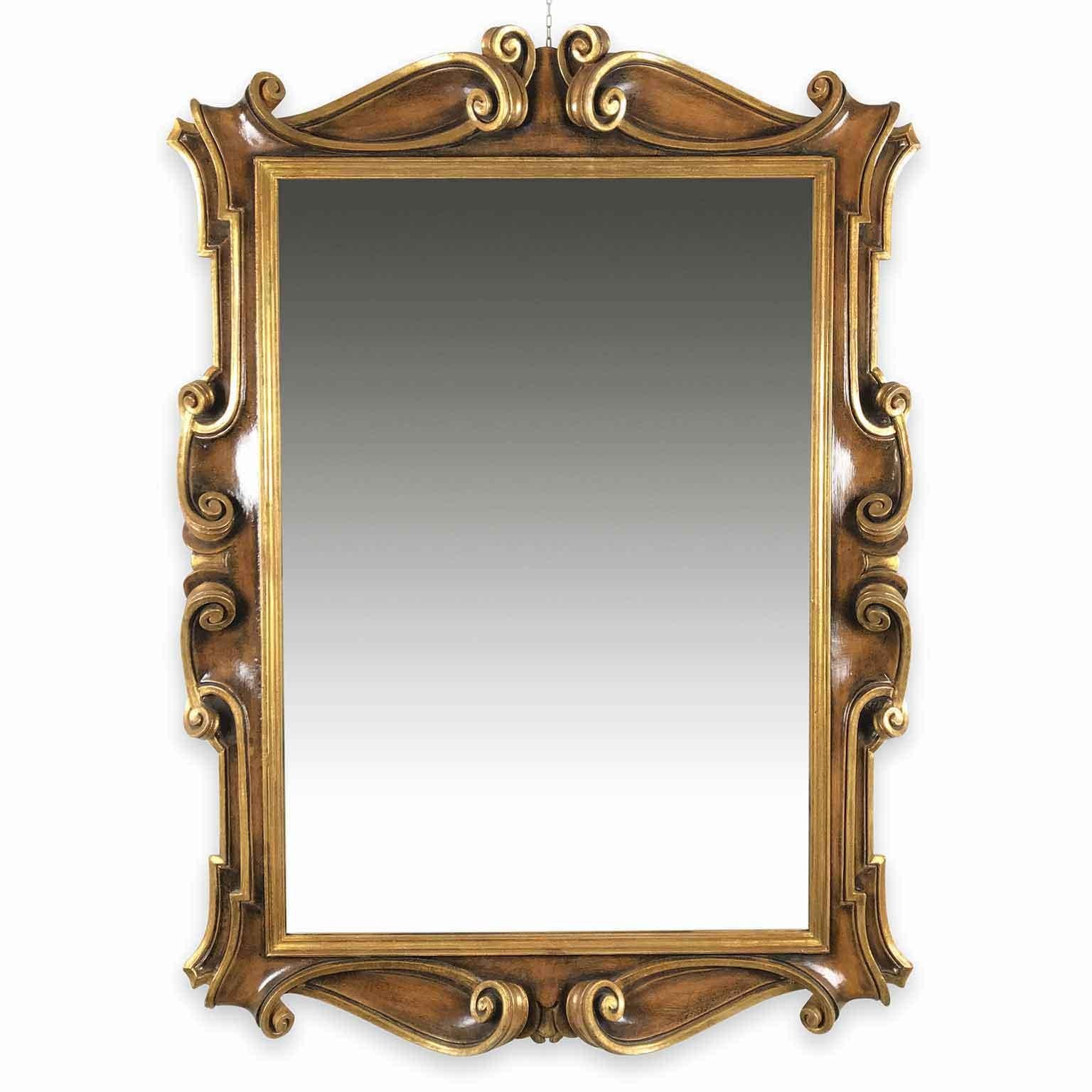Specchio fiorentino sagomato in legno laccato color noce e dettagli dorati, in buono stato di conservazione. Di forma rettangolare con modanature  in legno intagliato a volute, riccioli profondi, questo specchio italiano è laccato  e parzialmente