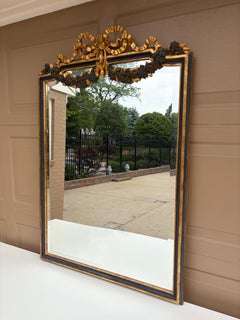 Miroir en bois doré néoclassique italien de la fin du 20e siècle avec des guirlandes florales sculptées